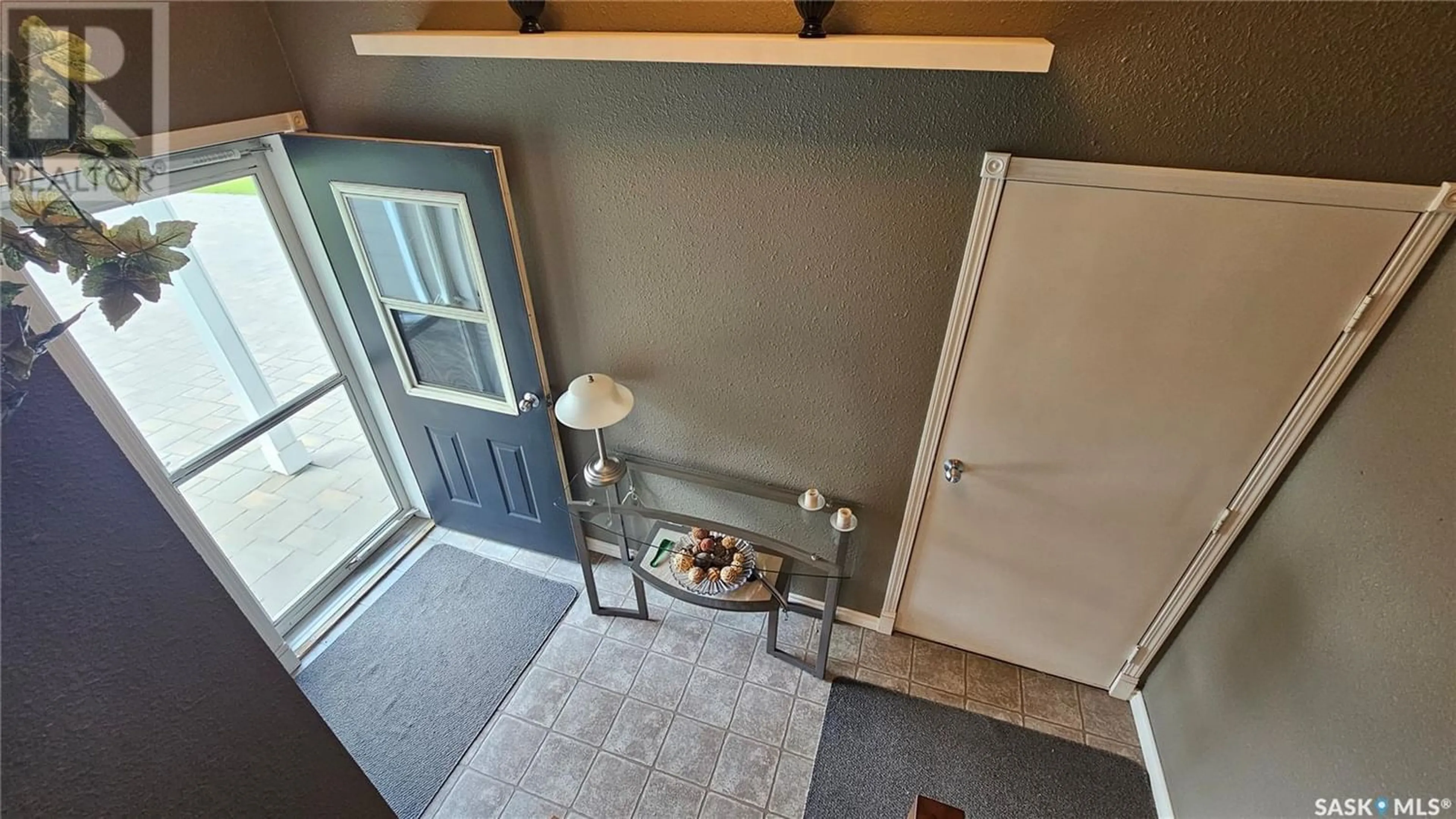 Indoor entryway for 503 Reid CRESCENT, Swift Current Saskatchewan S9H4Y4