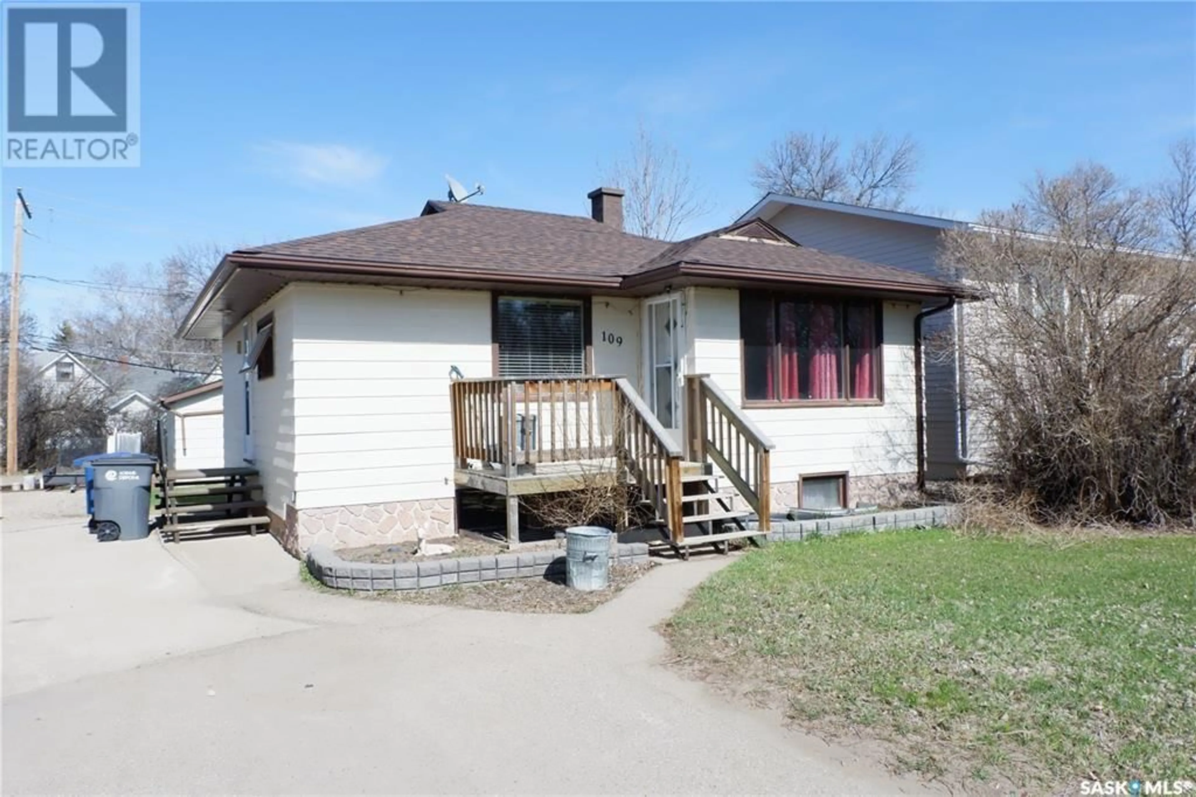 Frontside or backside of a home for 109 Empire ROAD, Assiniboia Saskatchewan S0H0B0