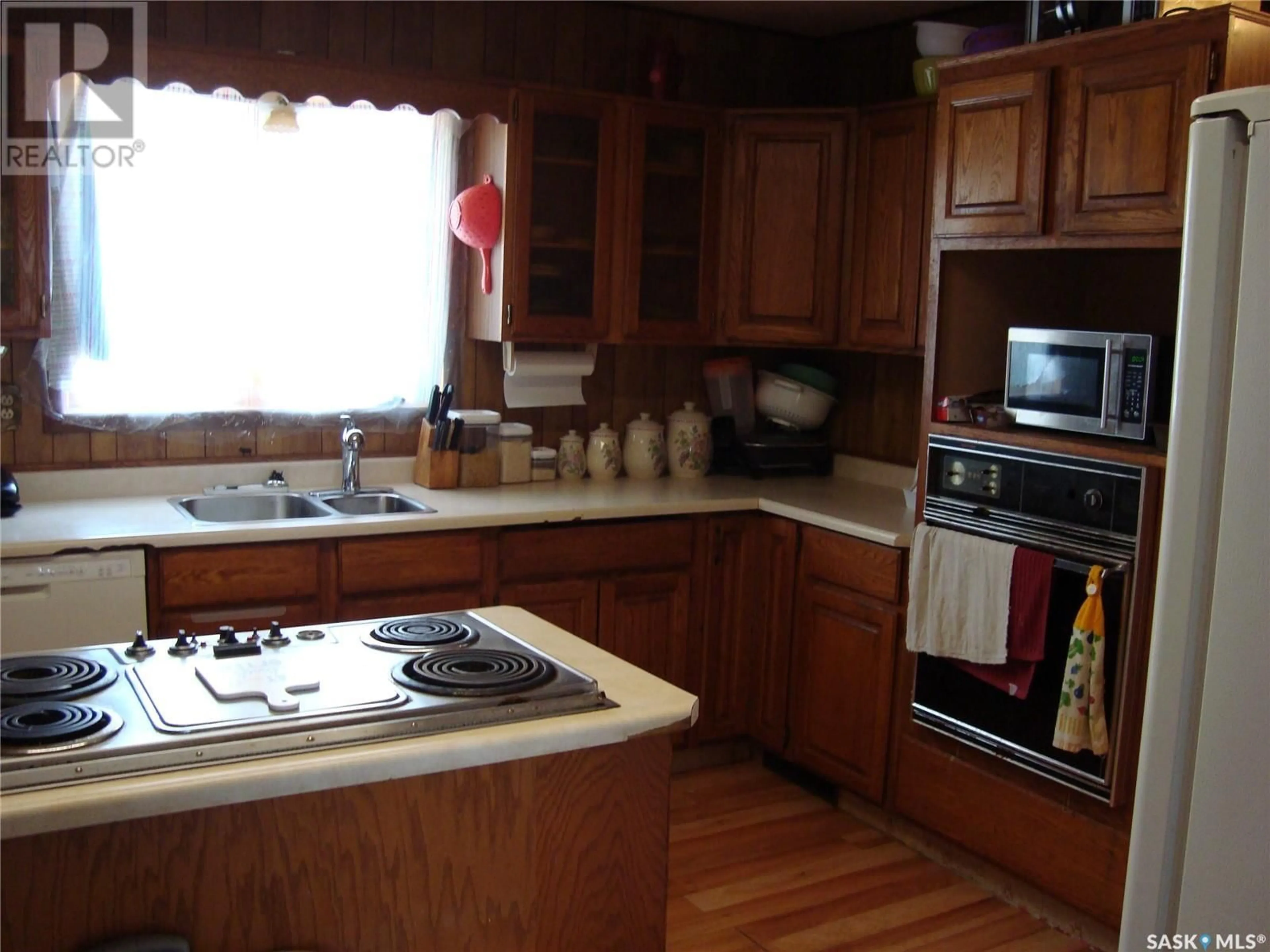 Kitchen, wood floors, cottage for 2 1st AVENUE W, Hodgeville Saskatchewan S0H2B0