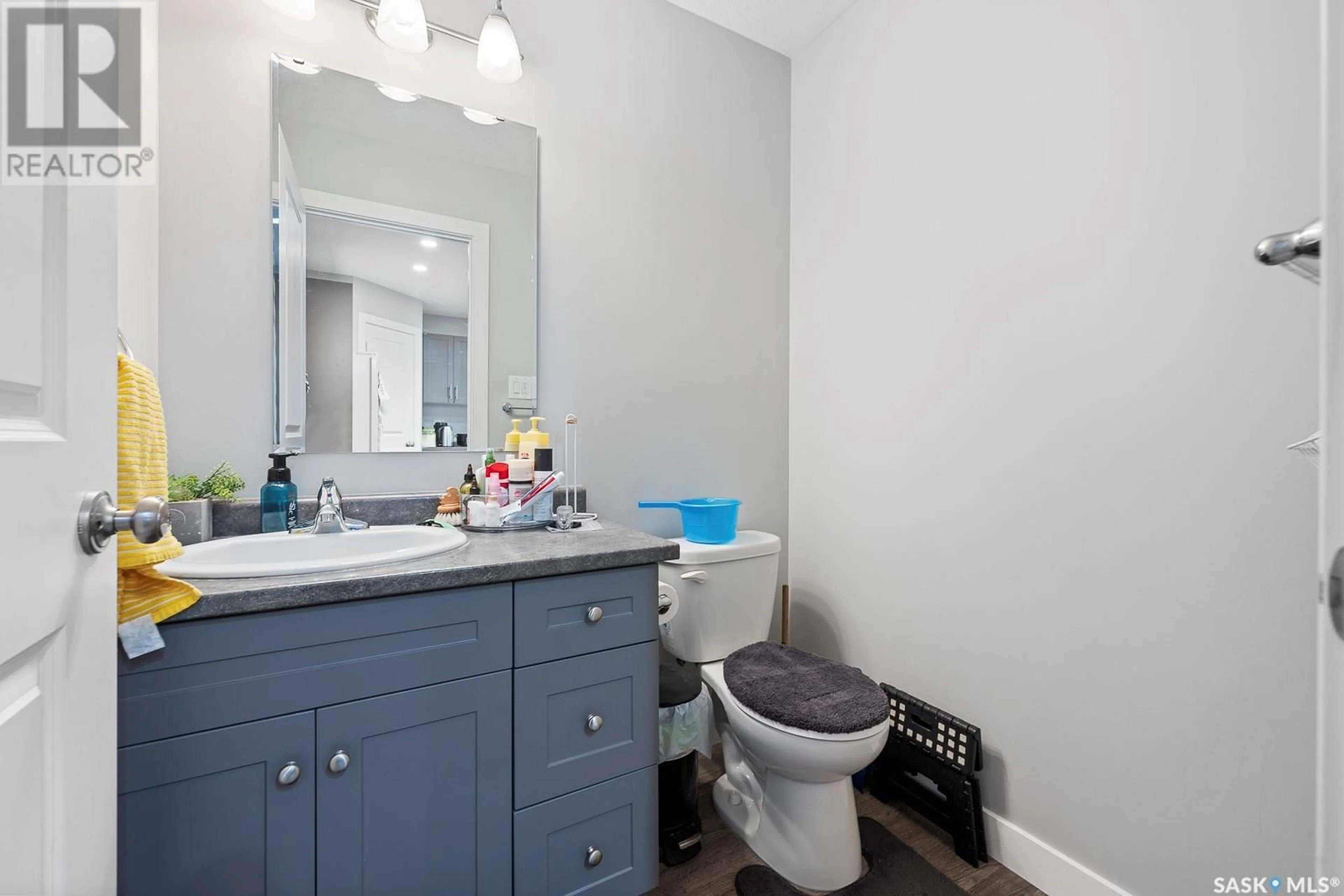 Bathroom for 647 WASCANA STREET, Regina Saskatchewan S4T4H4