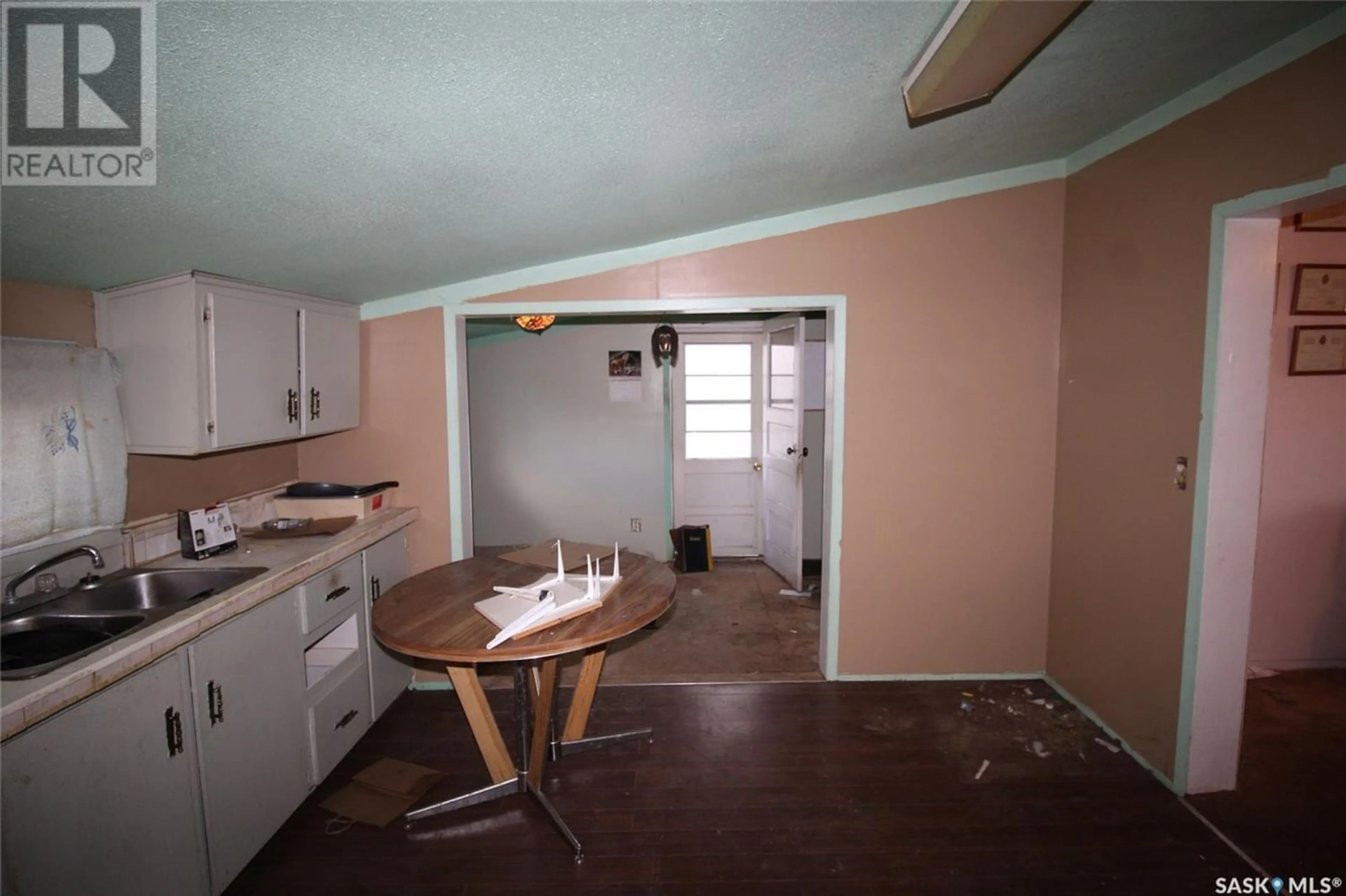 Kitchen, unknown floor, cottage for 646 4th STREET W, Shaunavon Saskatchewan S0N2M0