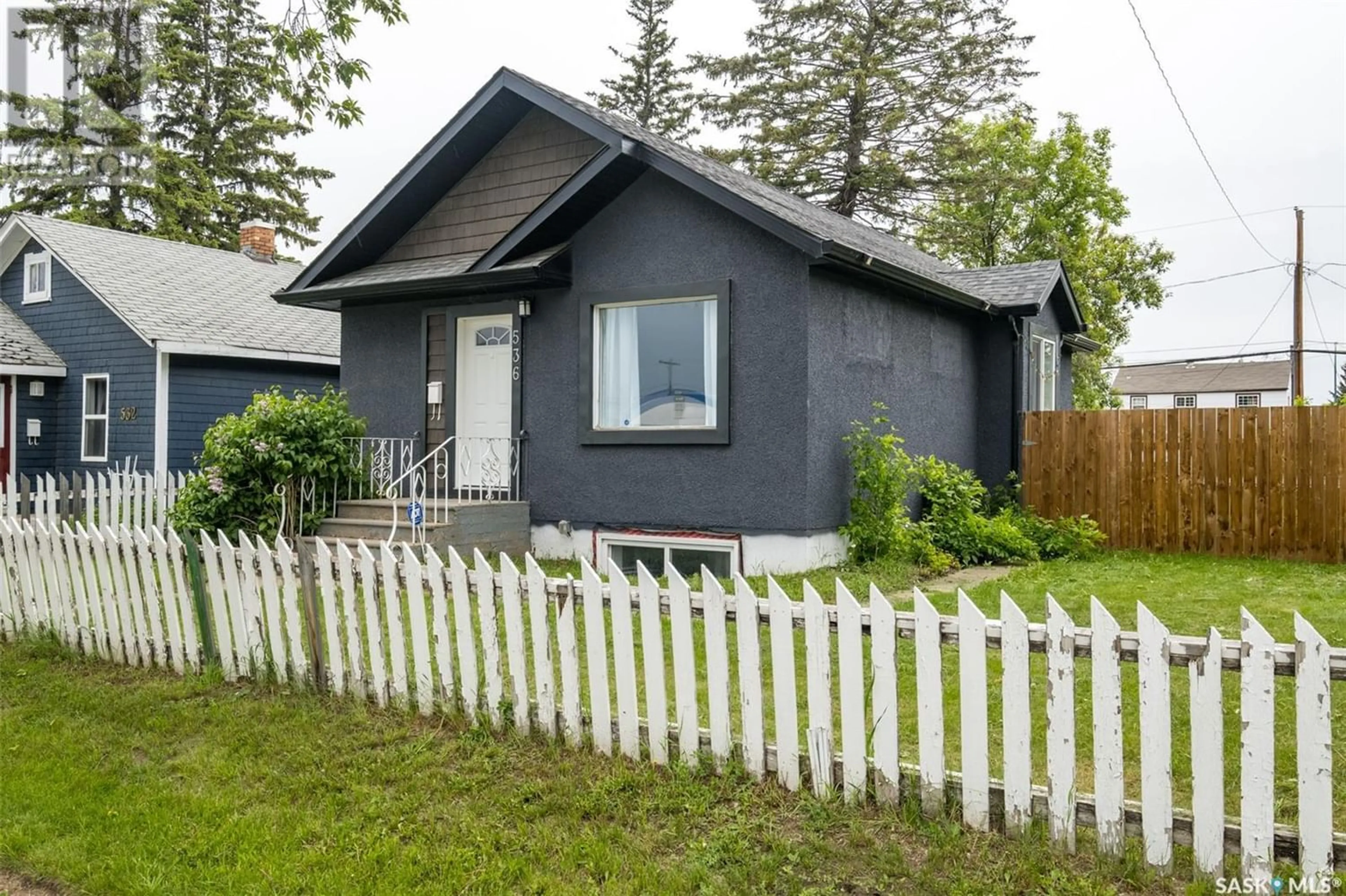 Cottage for 536 13th STREET E, Prince Albert Saskatchewan S6V1E4