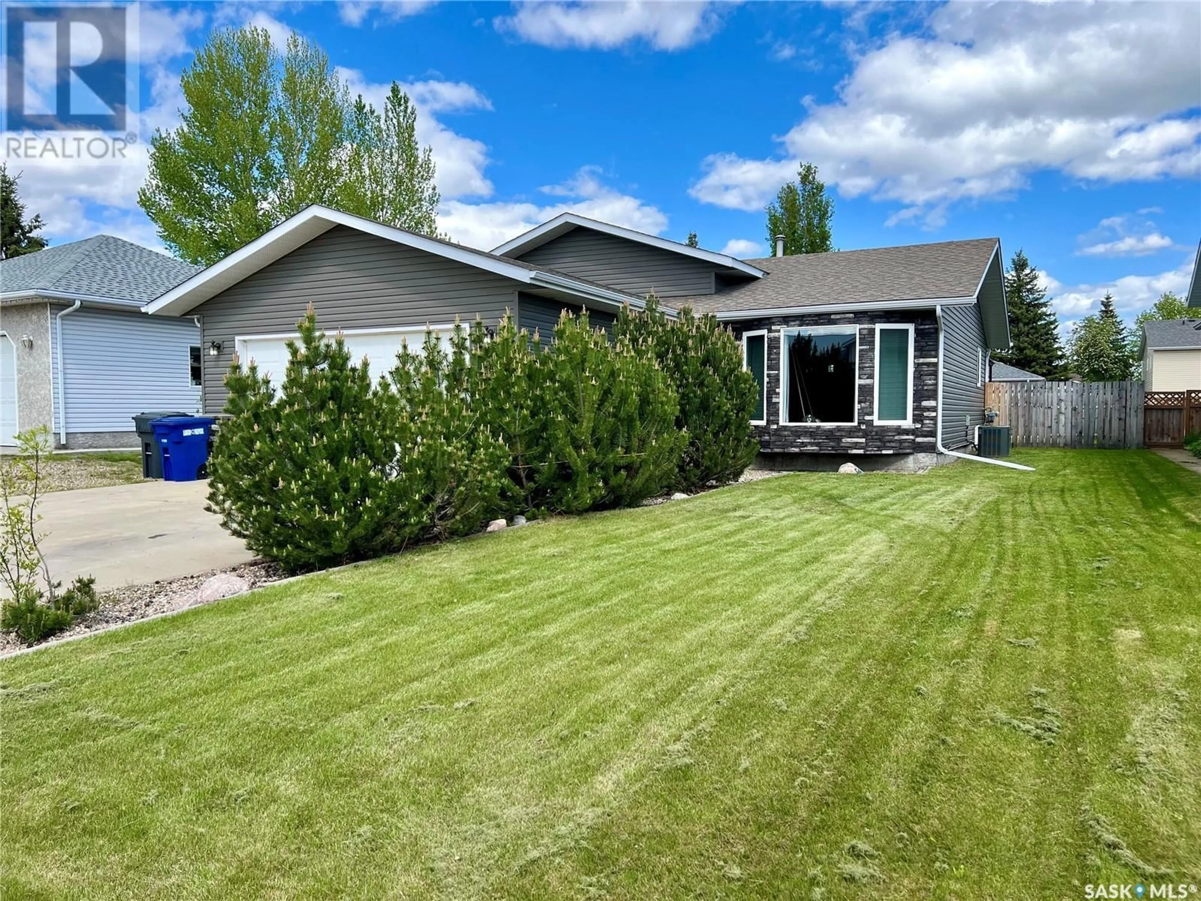 Frontside or backside of a home for 35 Coupland CRESCENT, Meadow Lake Saskatchewan S9X1A7