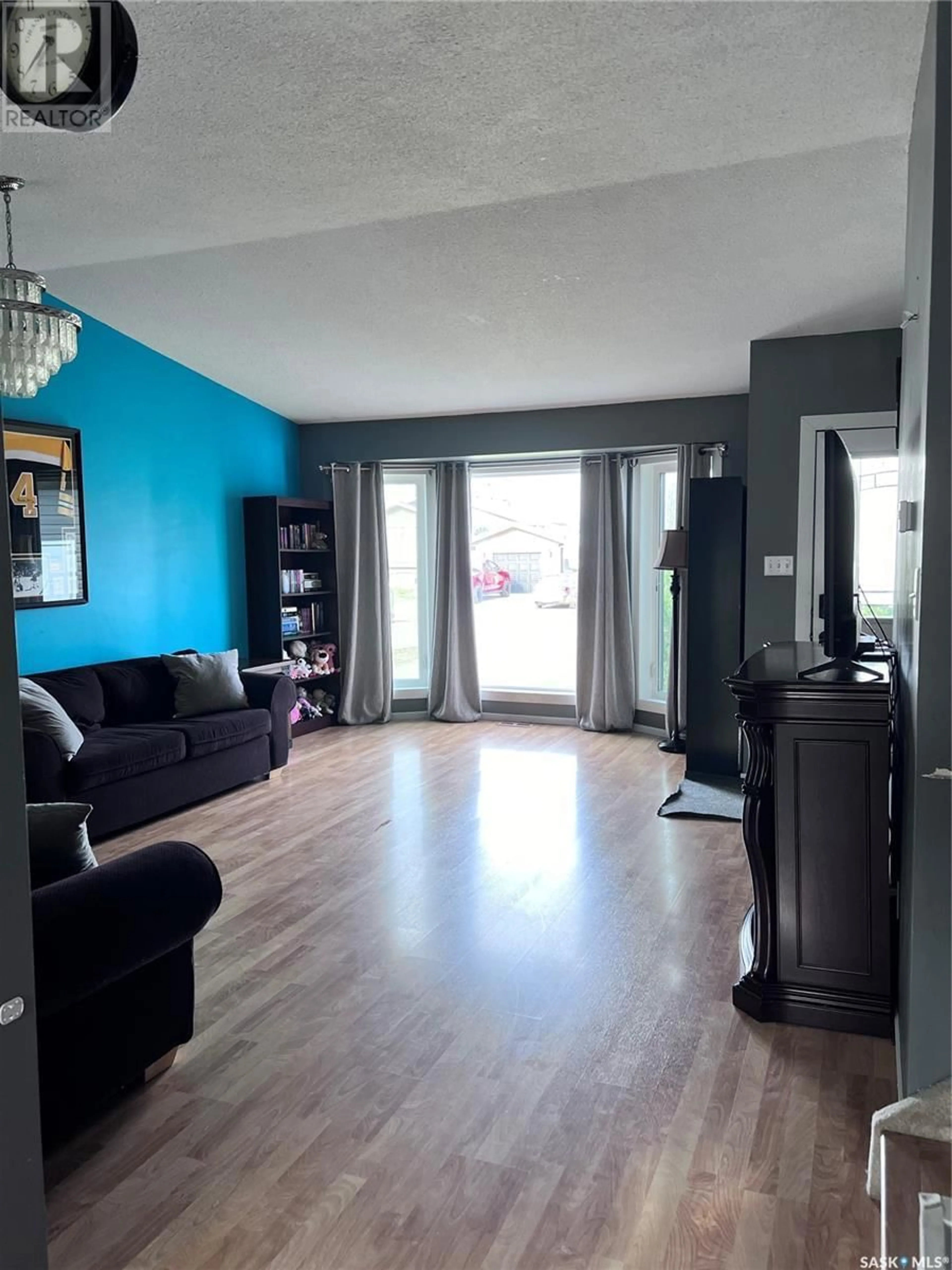 Living room, wood floors for 35 Coupland CRESCENT, Meadow Lake Saskatchewan S9X1A7