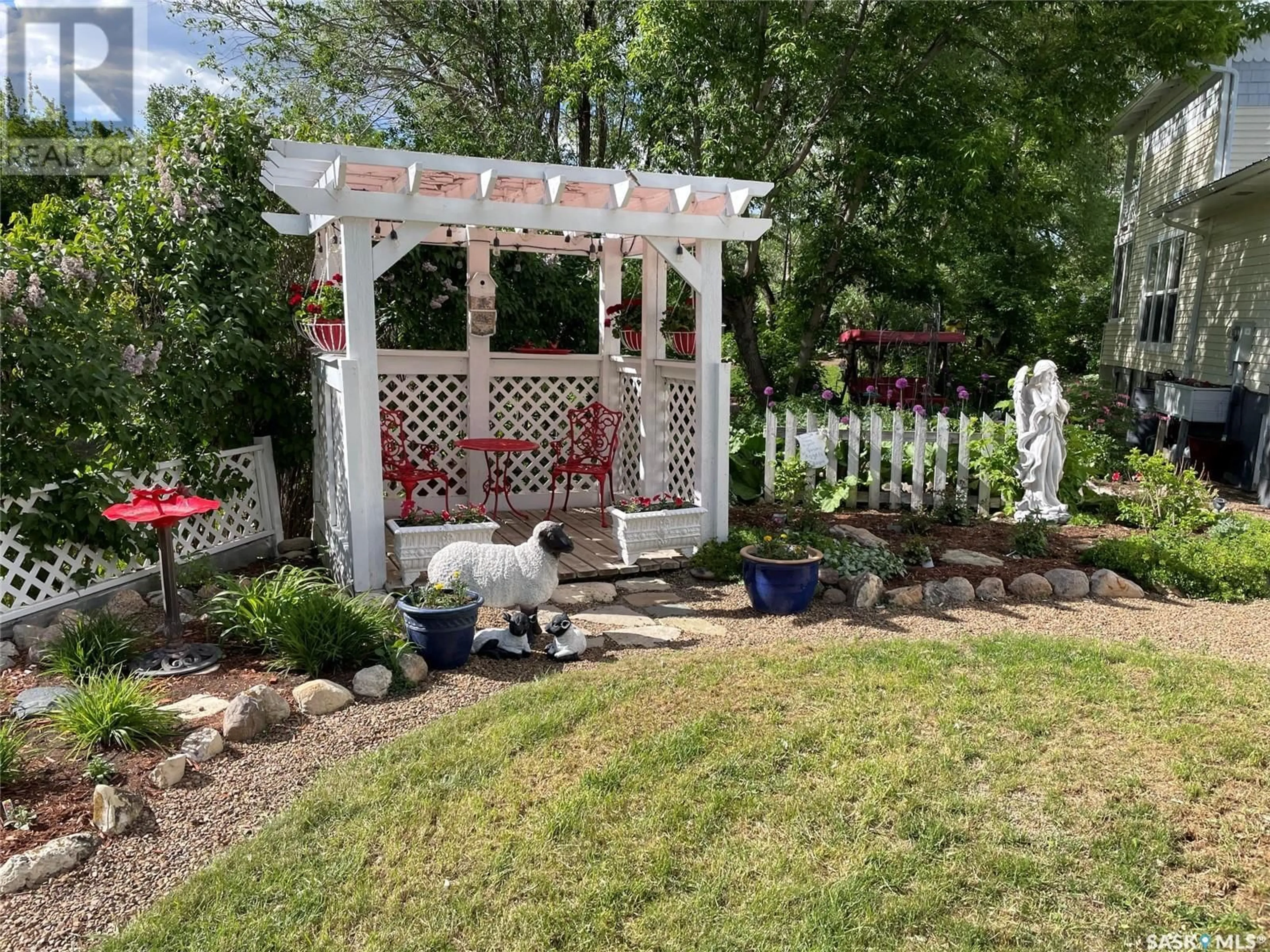 Patio, mountain view for 2008 3RD STREET, Rockglen Saskatchewan S0H3R0