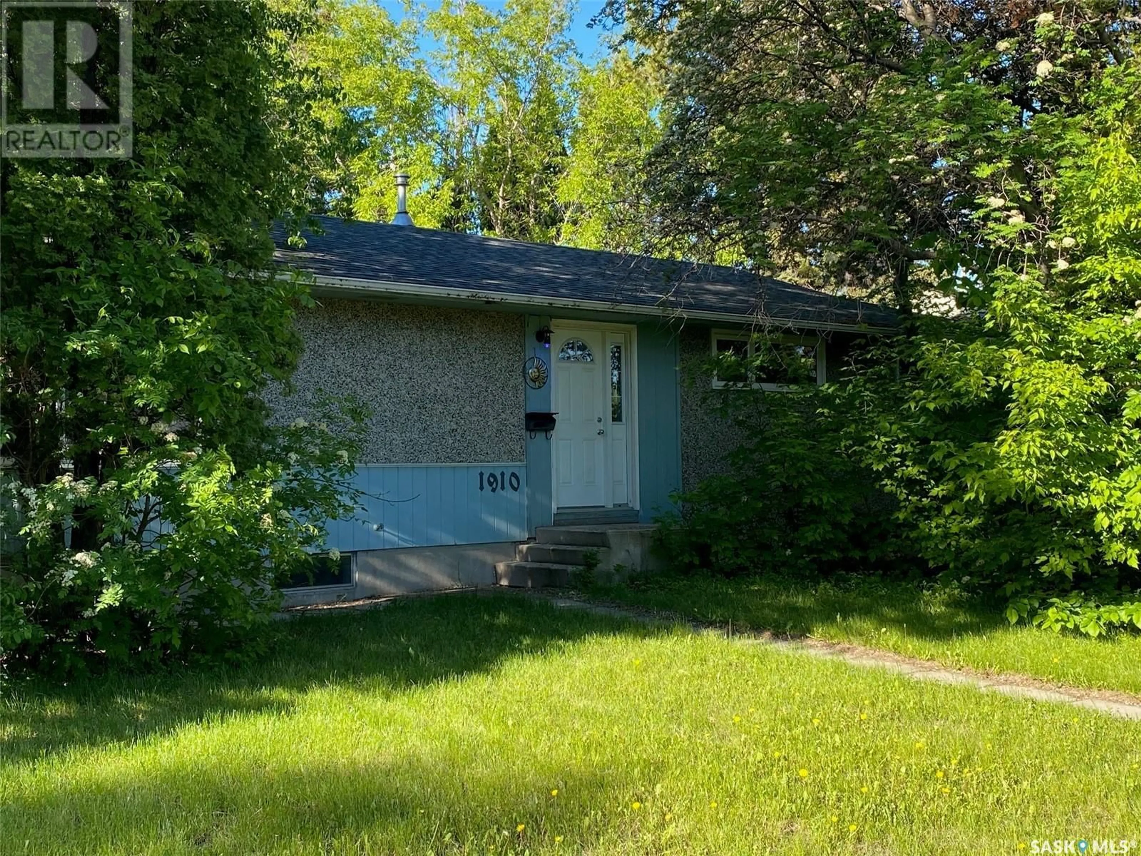 Cottage for 1910 Wilson CRESCENT, Saskatoon Saskatchewan S7J2P2