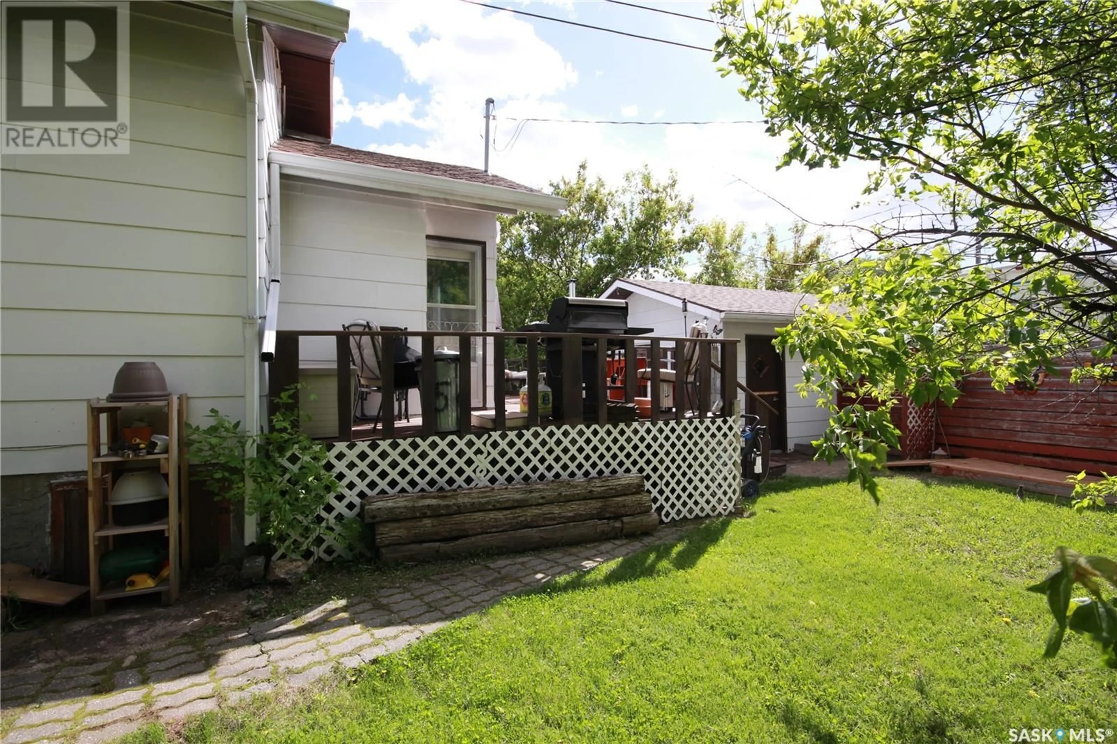 Patio, cottage for 407 2nd STREET E, Wilkie Saskatchewan S0K4W0