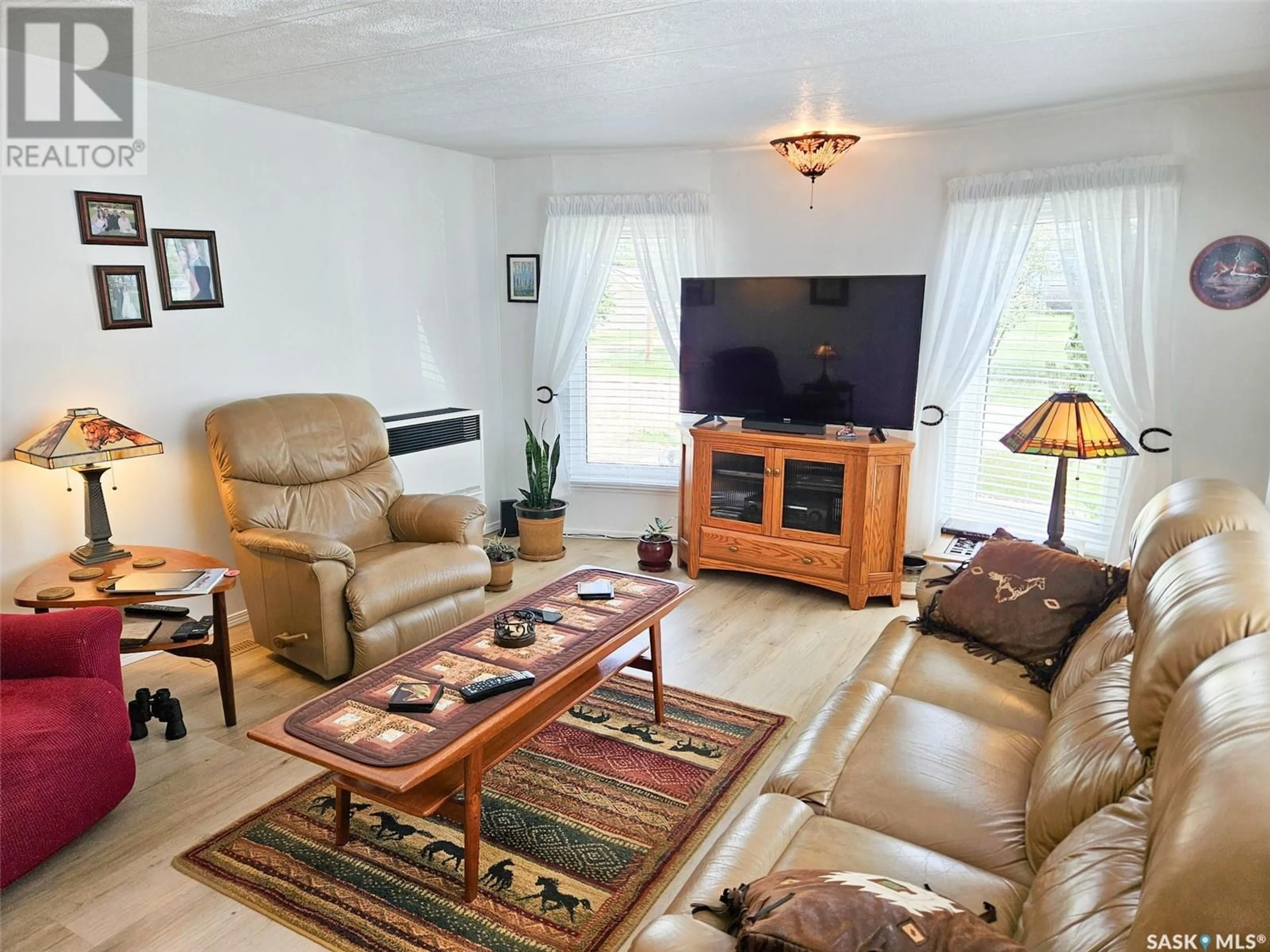 Living room for 302 Toews STREET, Morse Saskatchewan S0H3C0