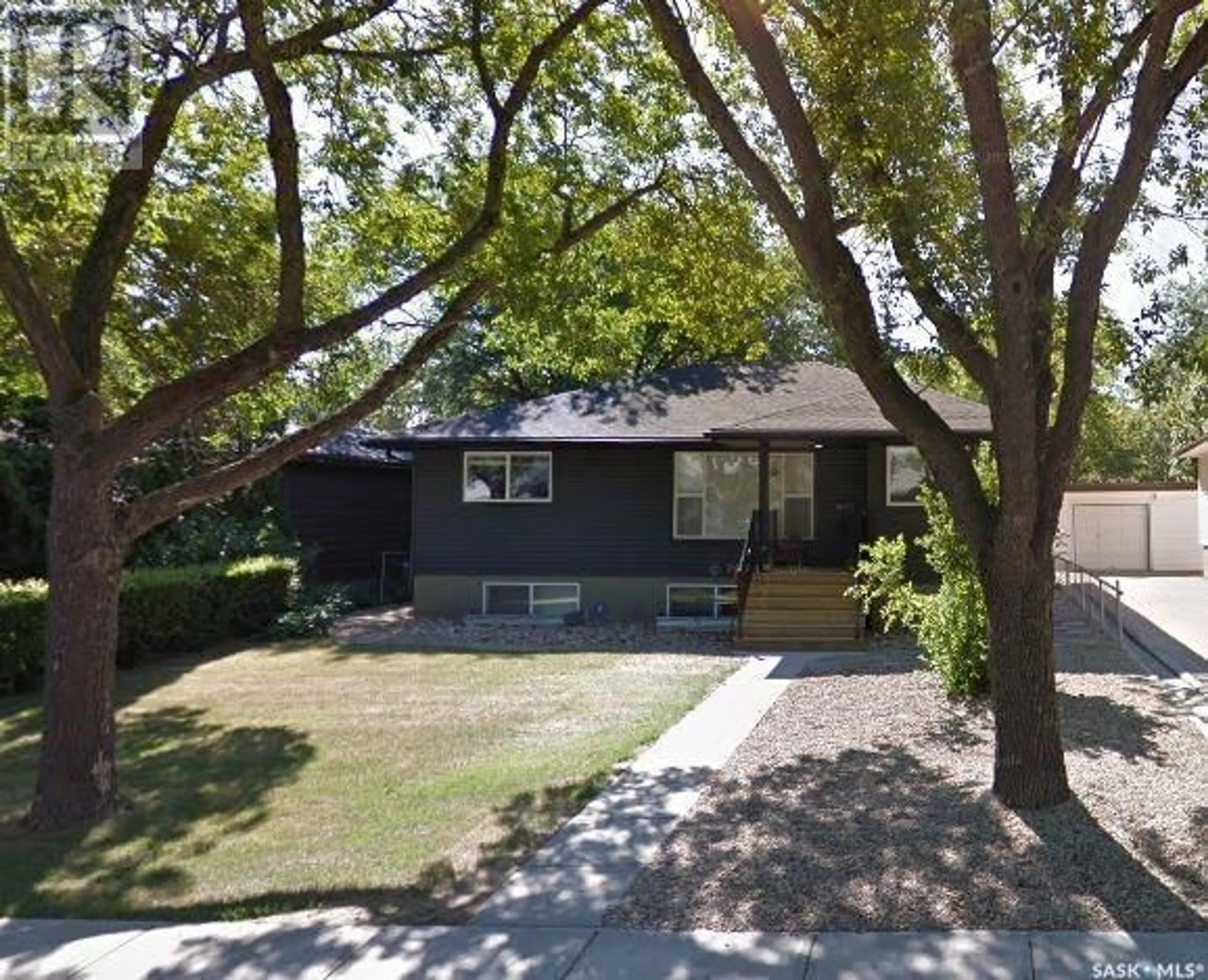 Frontside or backside of a home for 2907 Montreal CRESCENT, Regina Saskatchewan S4P2W6