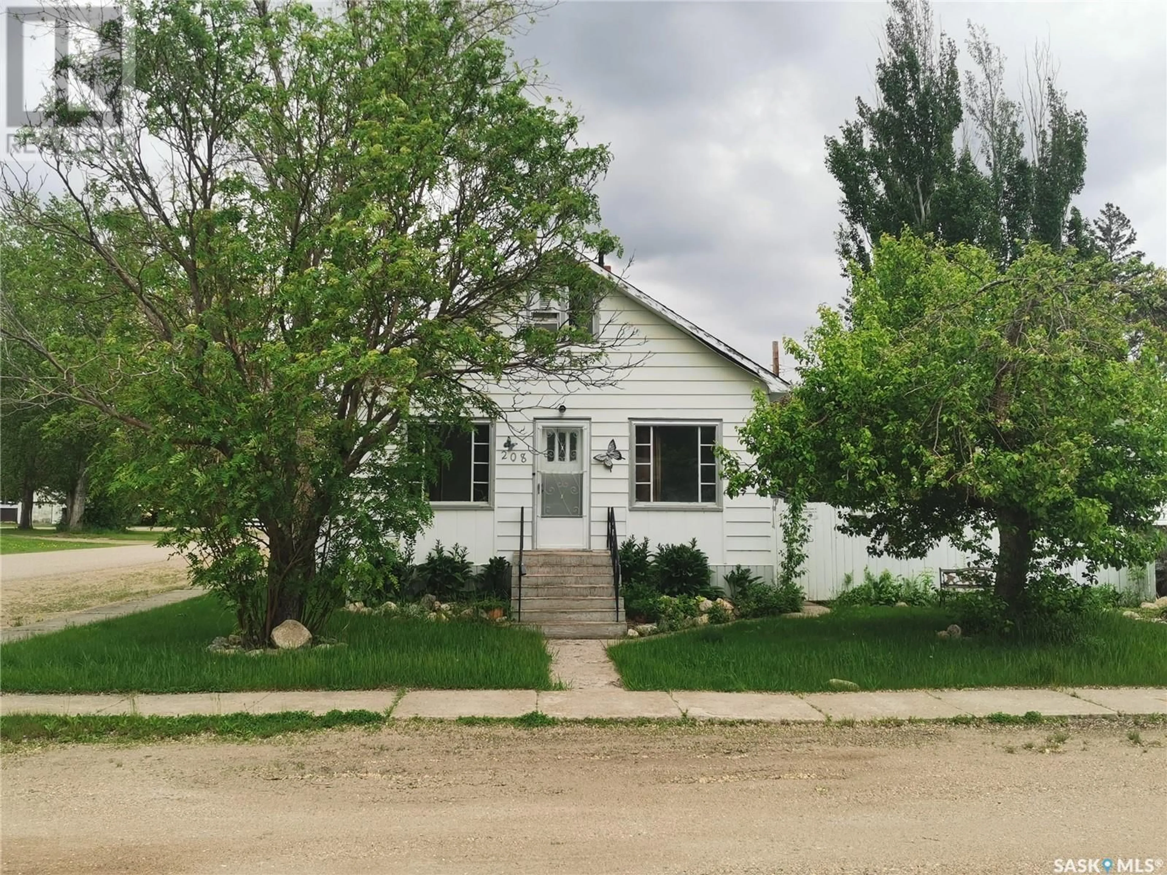 Cottage for 208 Horseshoe CRESCENT, Blaine Lake Saskatchewan S0J0J0