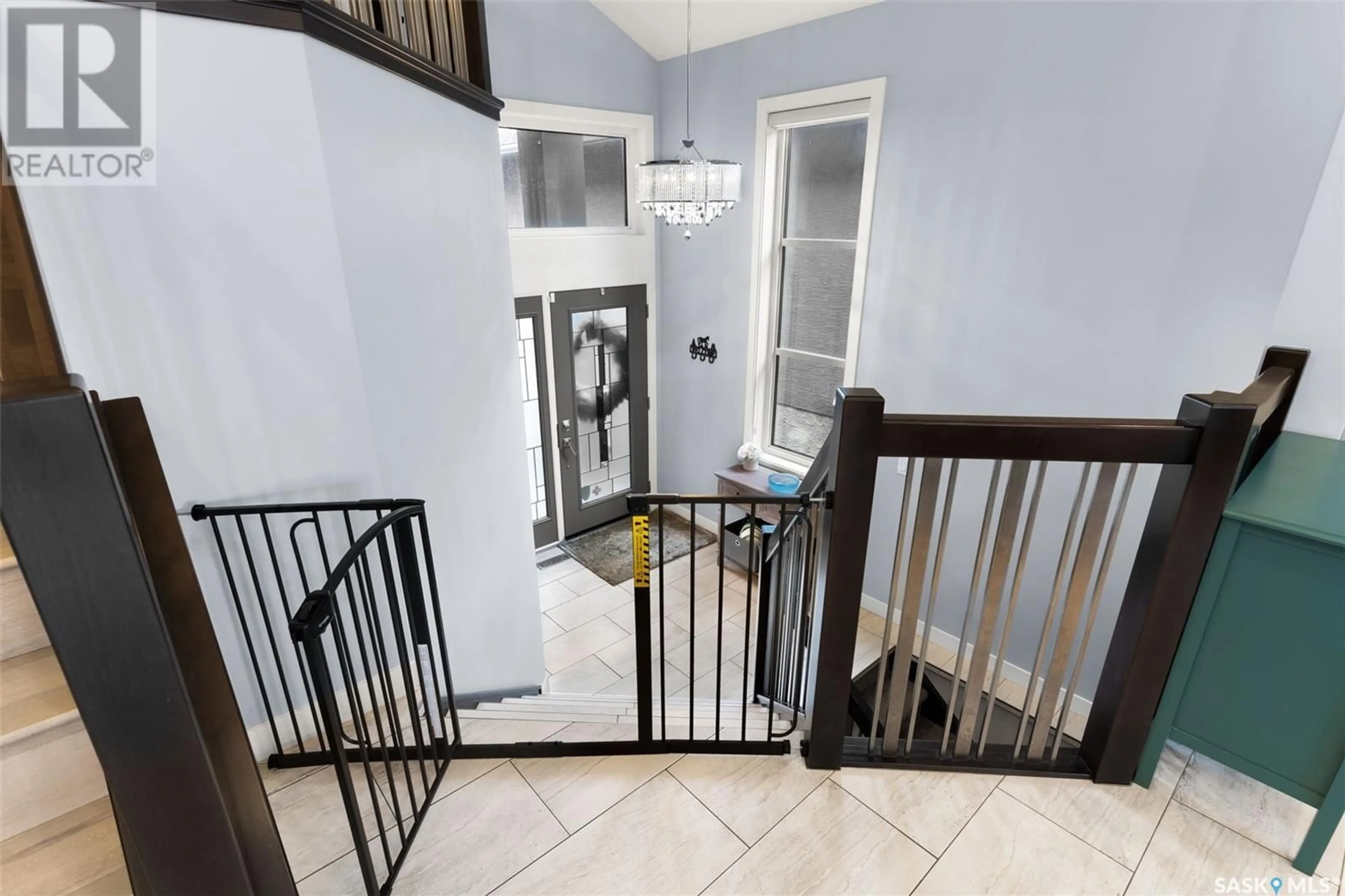 Indoor foyer for 4709 Green Brooks WAY E, Regina Saskatchewan S4V3K5