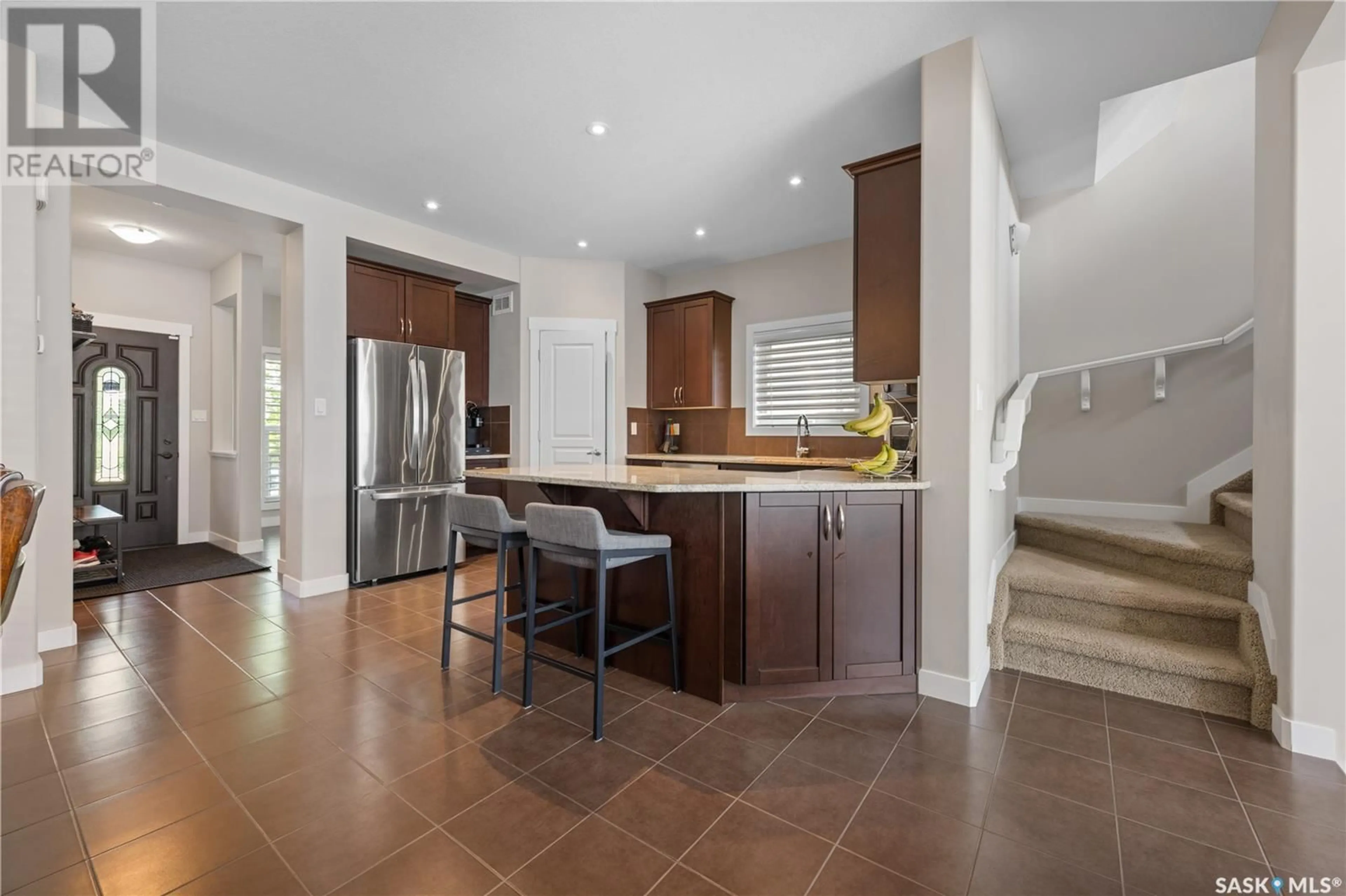 Contemporary kitchen for 8833 Herman CRESCENT, Regina Saskatchewan S4Y0B7