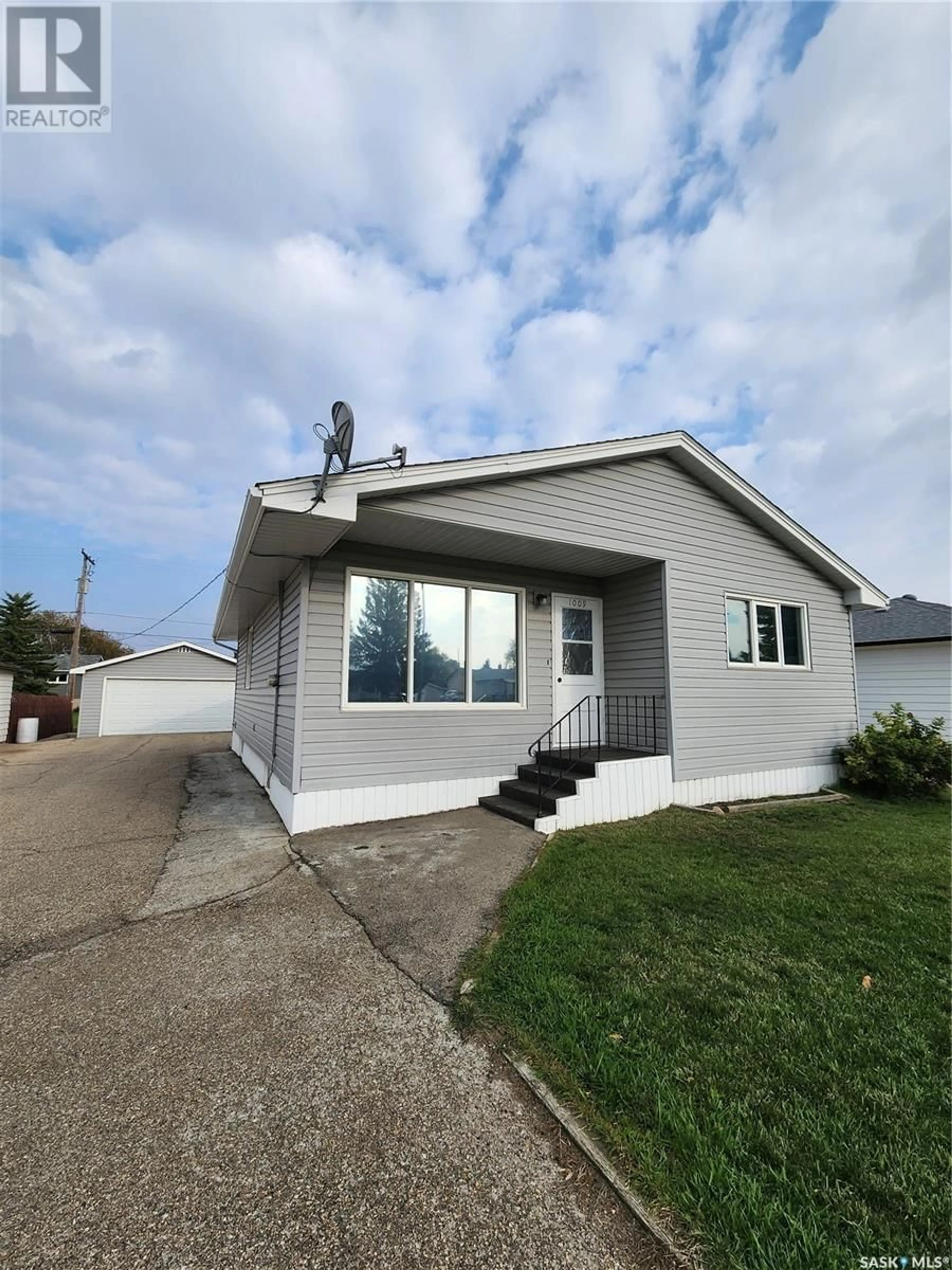 Frontside or backside of a home for 1009 Desmond STREET, Grenfell Saskatchewan S0G2B0