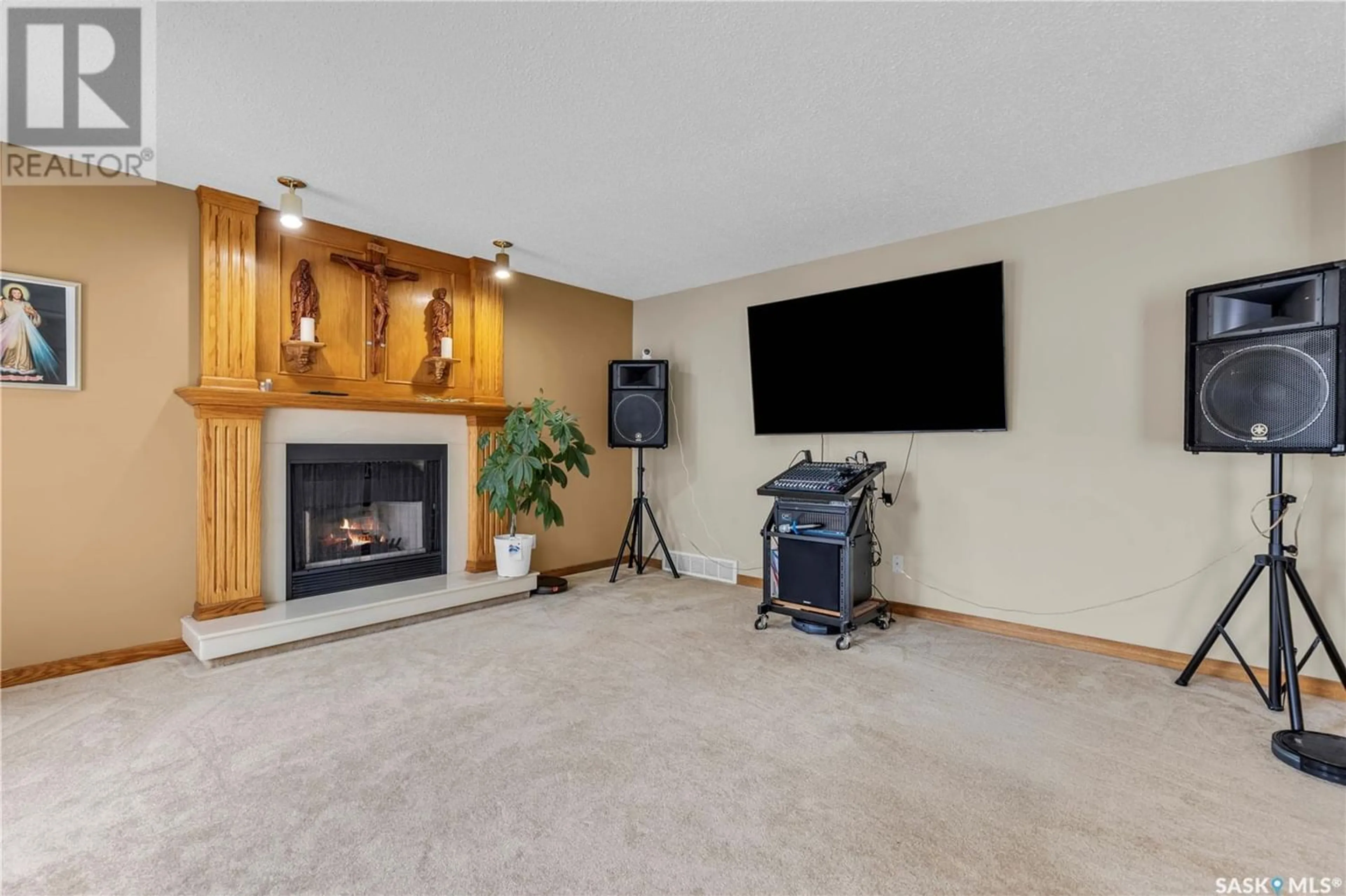 Media room for 111 Smoothstone CRESCENT, Saskatoon Saskatchewan S7J4S8