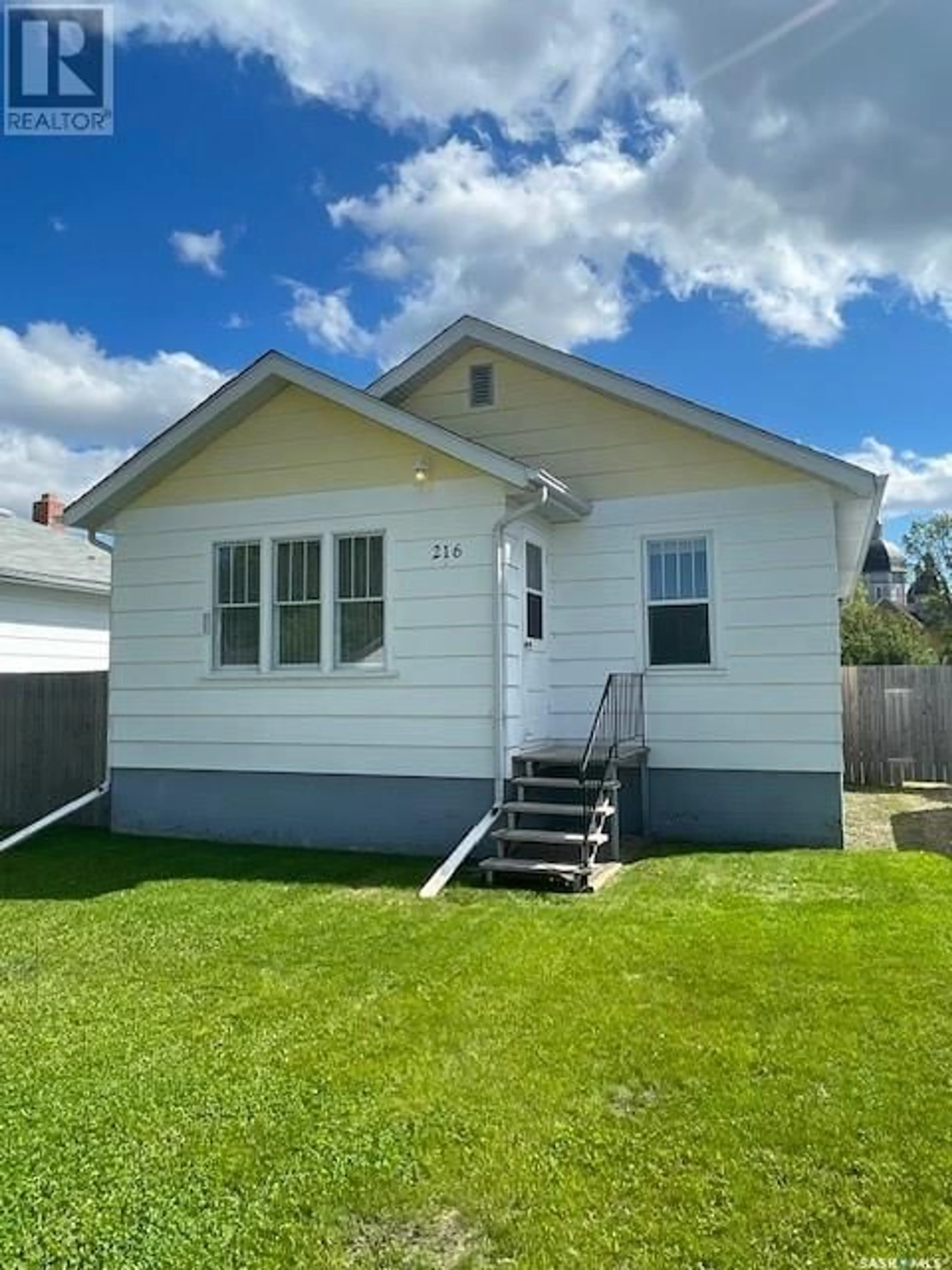 Frontside or backside of a home for 216 4th AVENUE W, Canora Saskatchewan S0A0L0