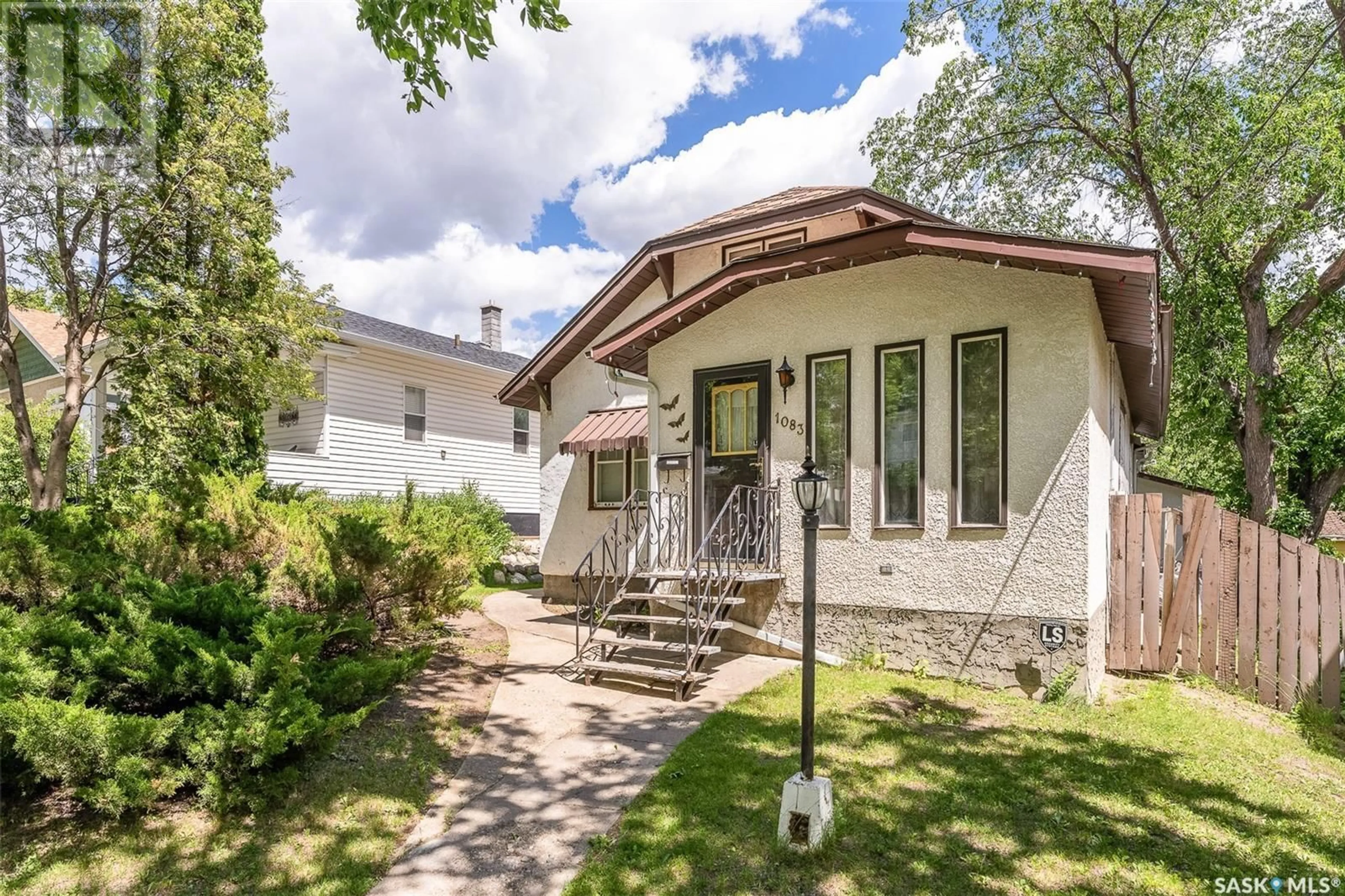 Frontside or backside of a home for 1083 Chestnut AVENUE NE, Moose Jaw Saskatchewan S6H1A7