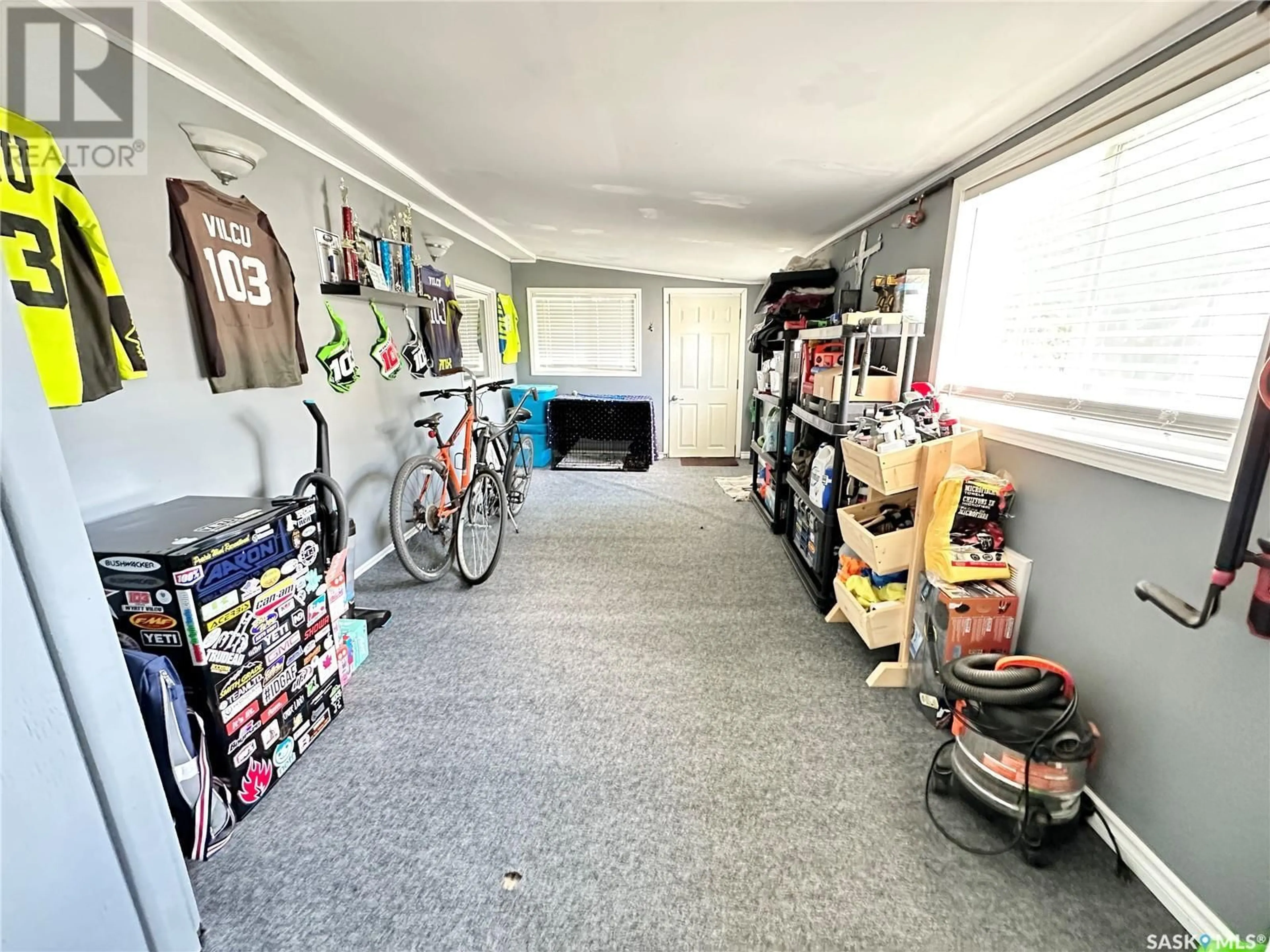 Indoor garage for 1742 Coteau AVENUE, Weyburn Saskatchewan S4H2R7