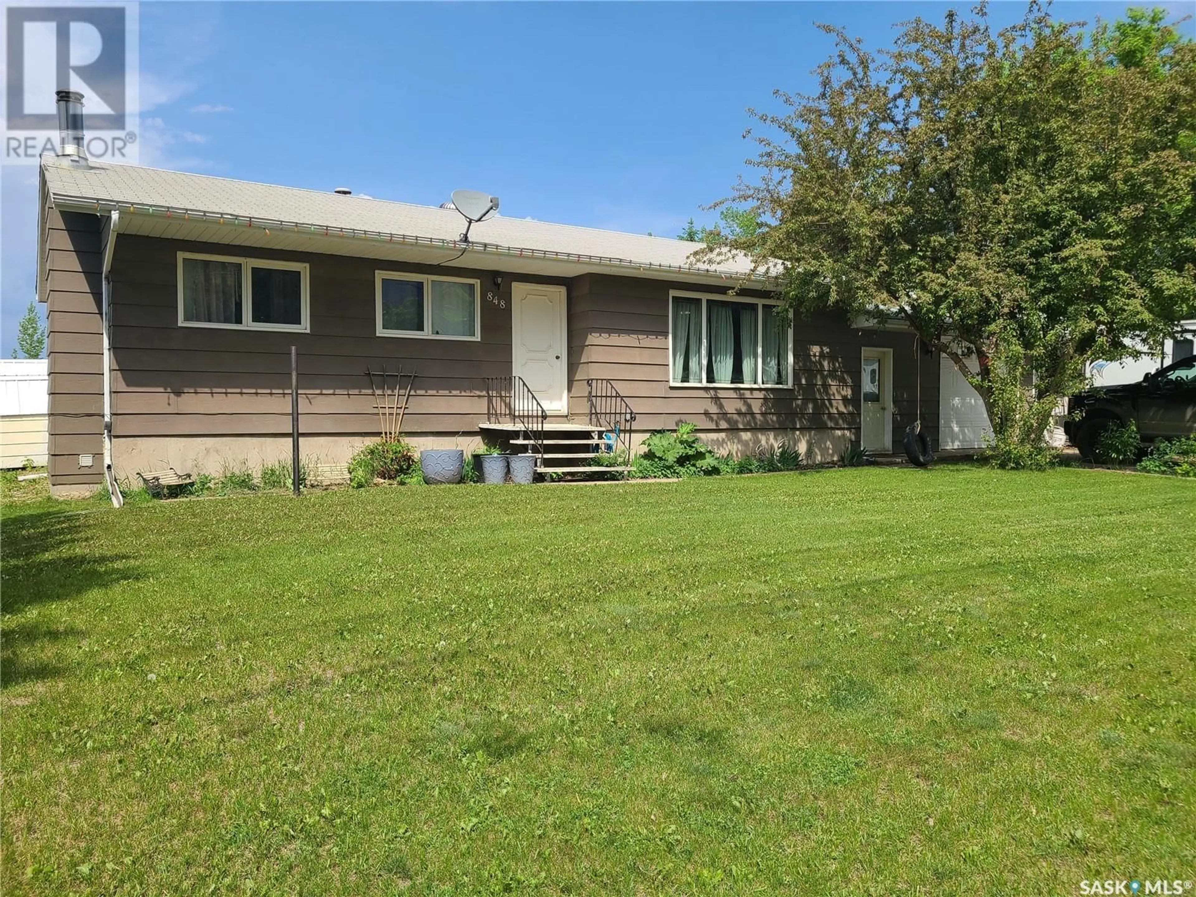 Frontside or backside of a home for 848 Beryl AVENUE, Oxbow Saskatchewan S0C2B0