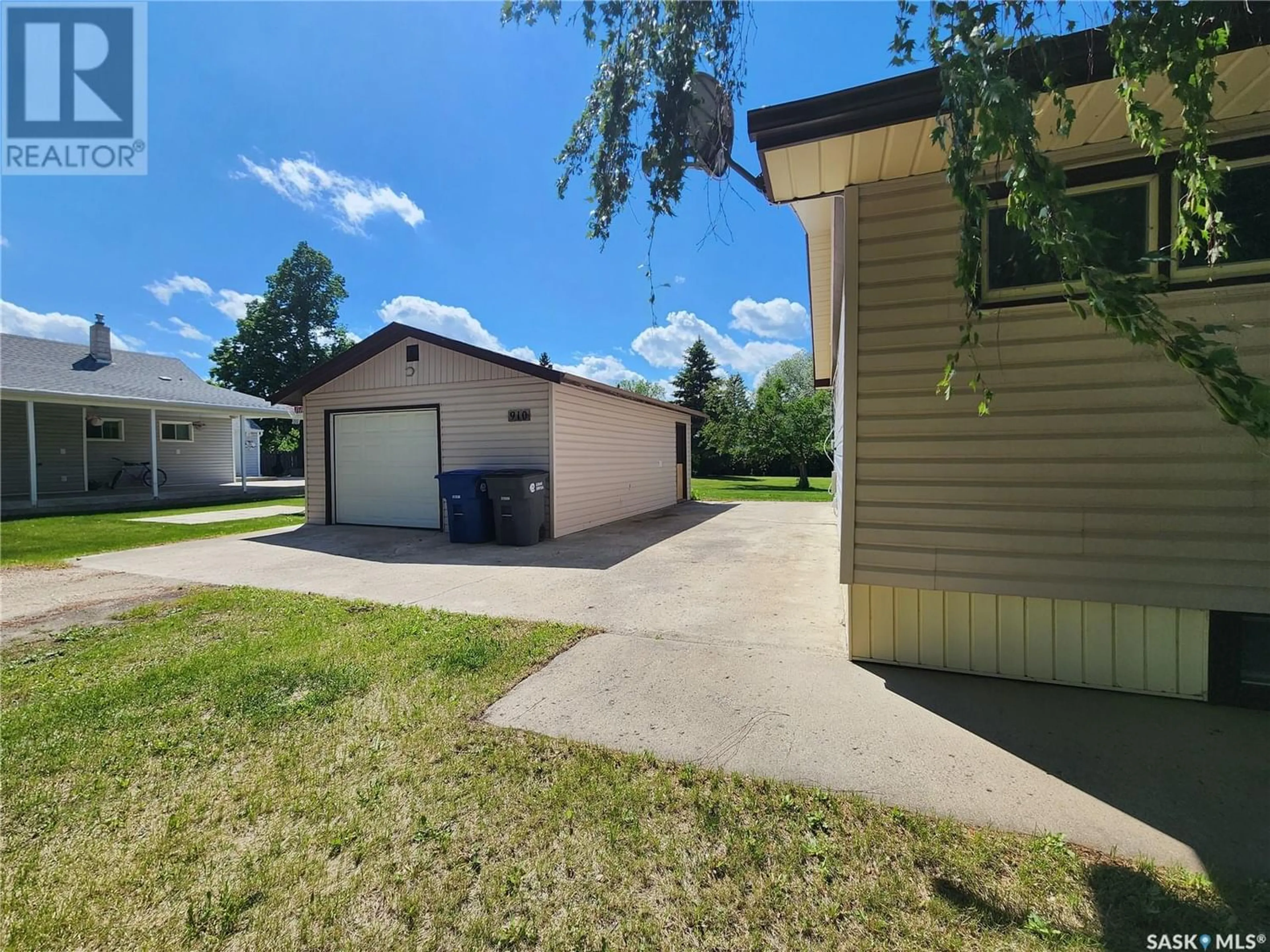 Frontside or backside of a home, the street view for 910 Qu'Appelle STREET, Grenfell Saskatchewan S0G2B0