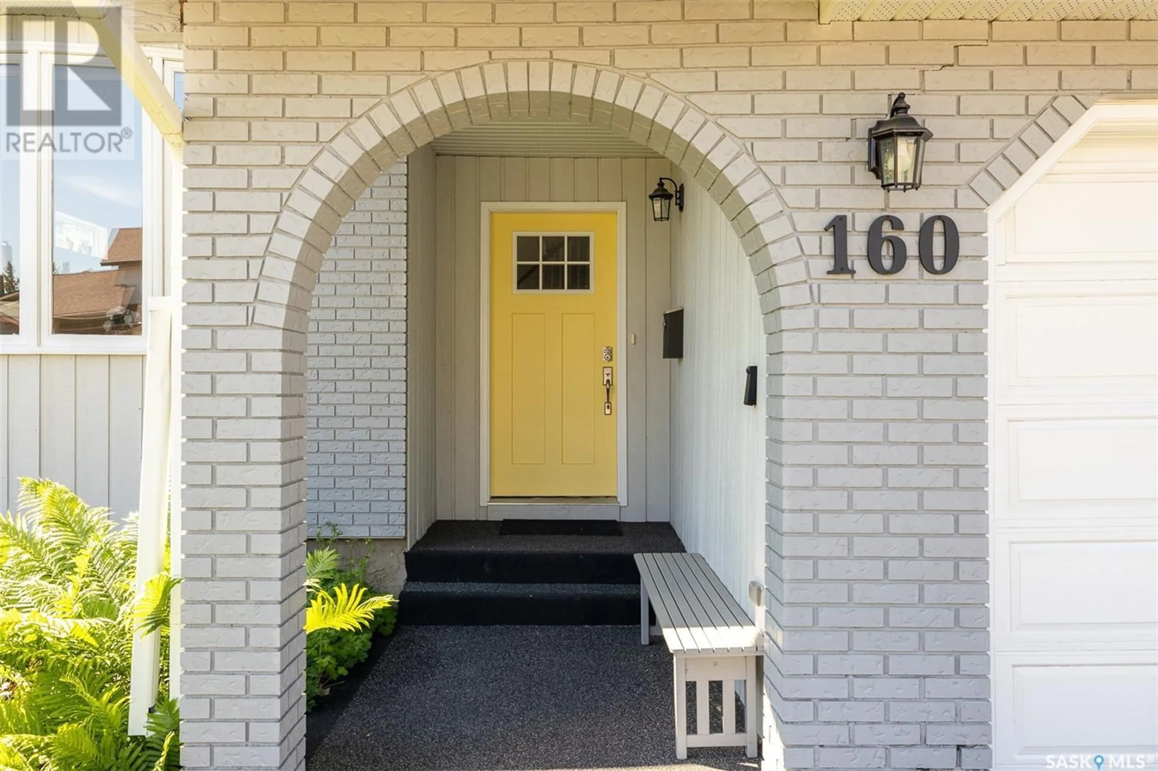 Indoor entryway for 160 Delaronde ROAD, Saskatoon Saskatchewan S7J3Y4