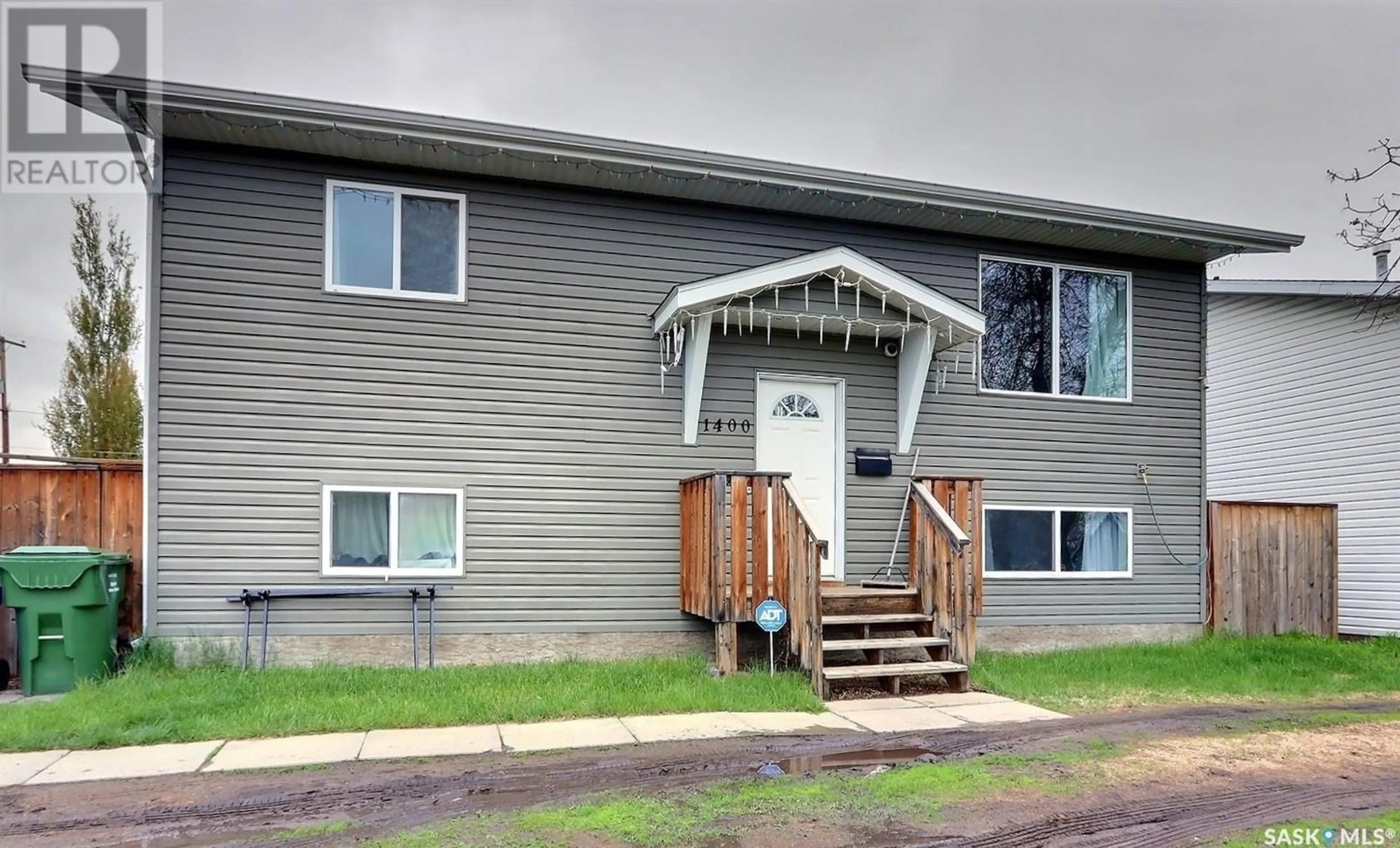 A pic from exterior of the house or condo for 1400 1st STREET E, Prince Albert Saskatchewan S6V0E5