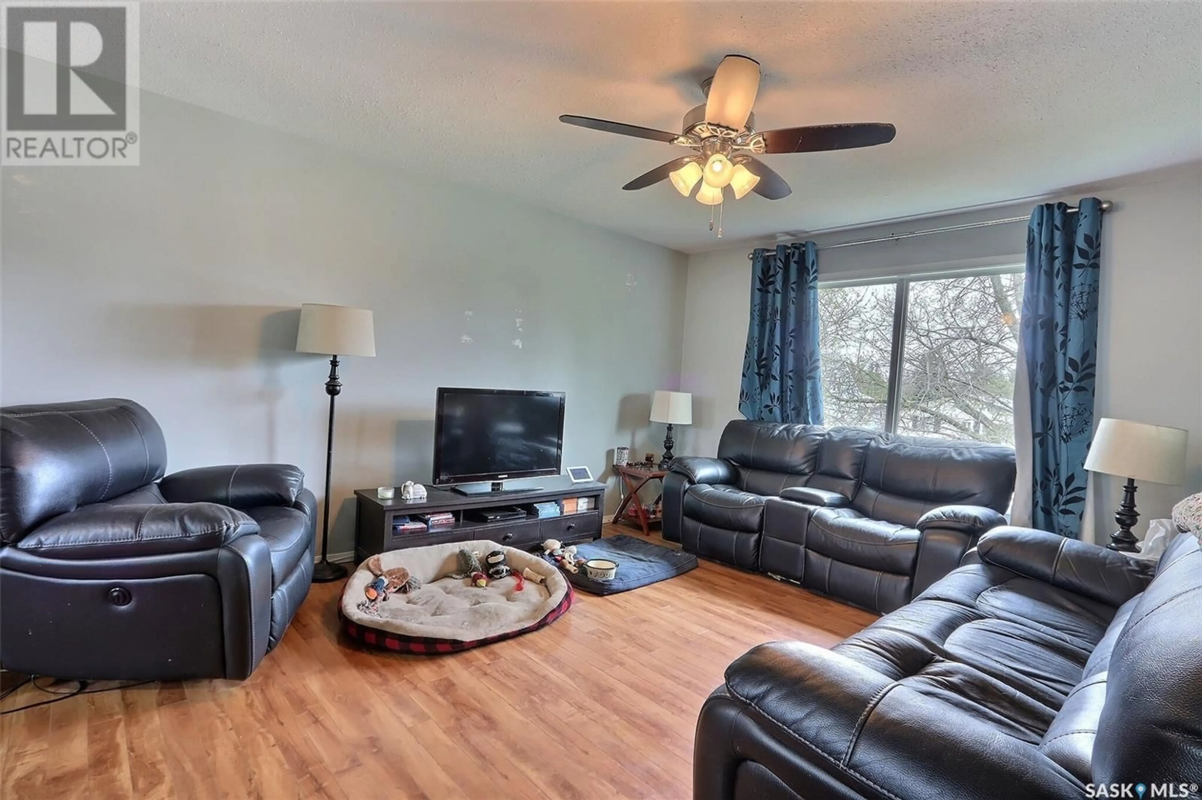 Living room for 1400 1st STREET E, Prince Albert Saskatchewan S6V0E5