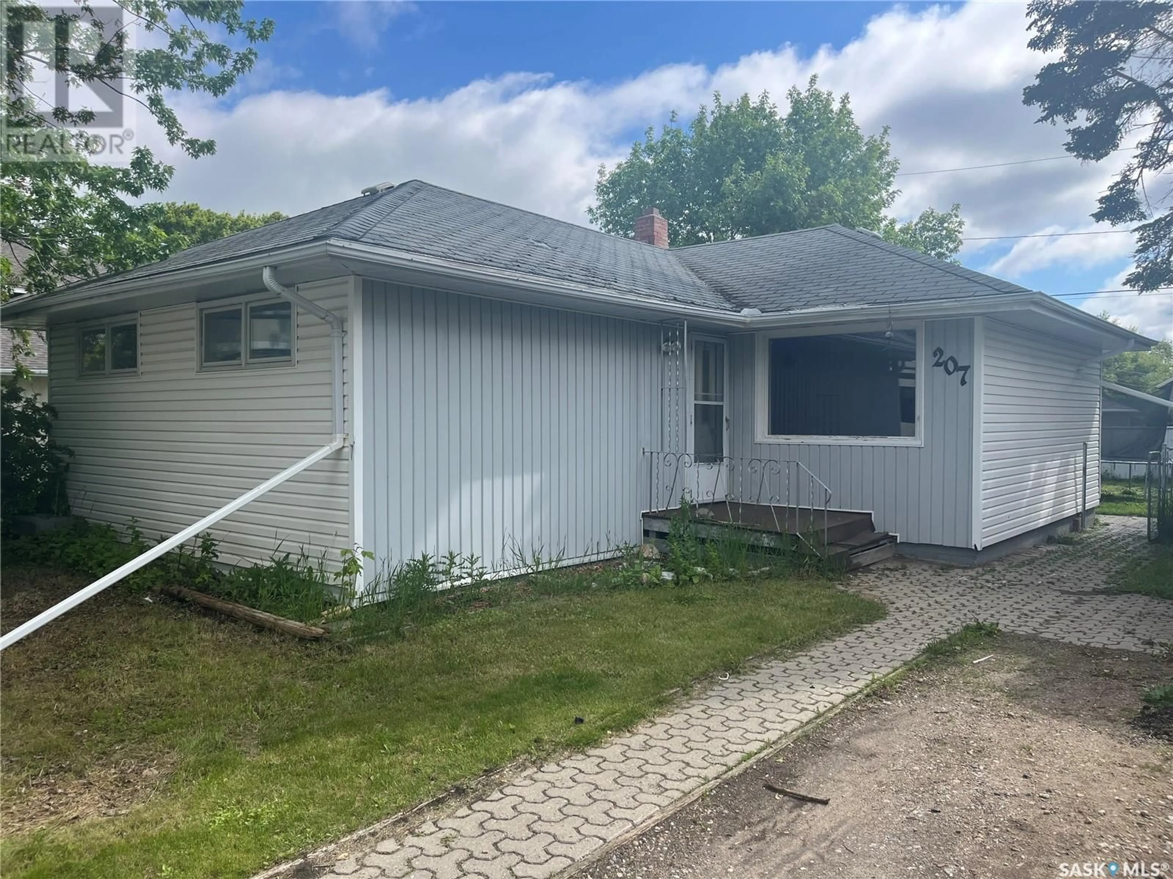 Frontside or backside of a home for 207 2ND STREET W, Wynyard Saskatchewan S0A4T0