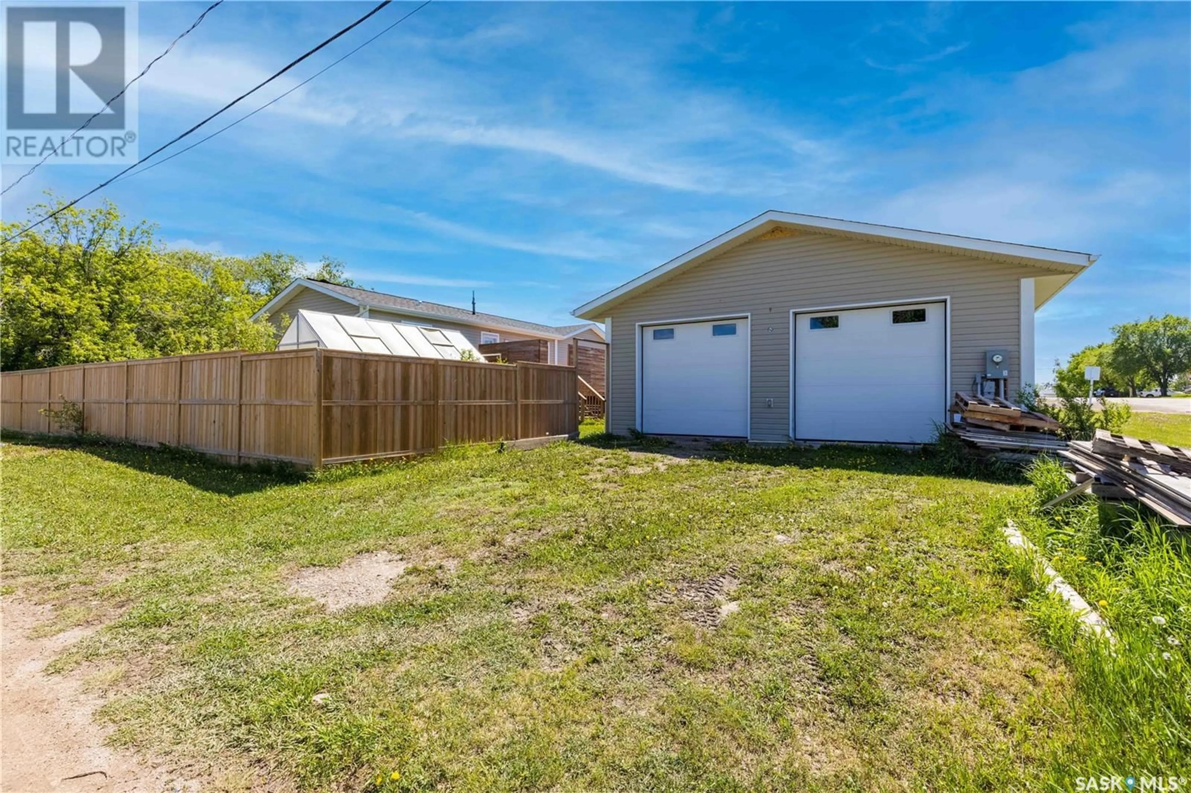 Fenced yard for 204 Colborne AVENUE, Viscount Saskatchewan S0K4M0