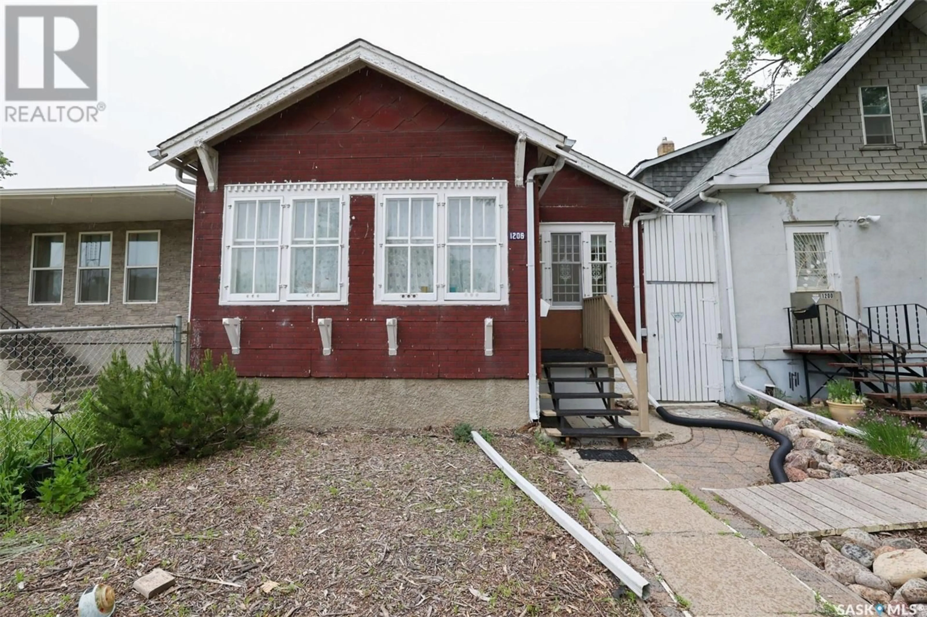 Frontside or backside of a home for 1206 Victoria AVENUE, Regina Saskatchewan S4P0N9