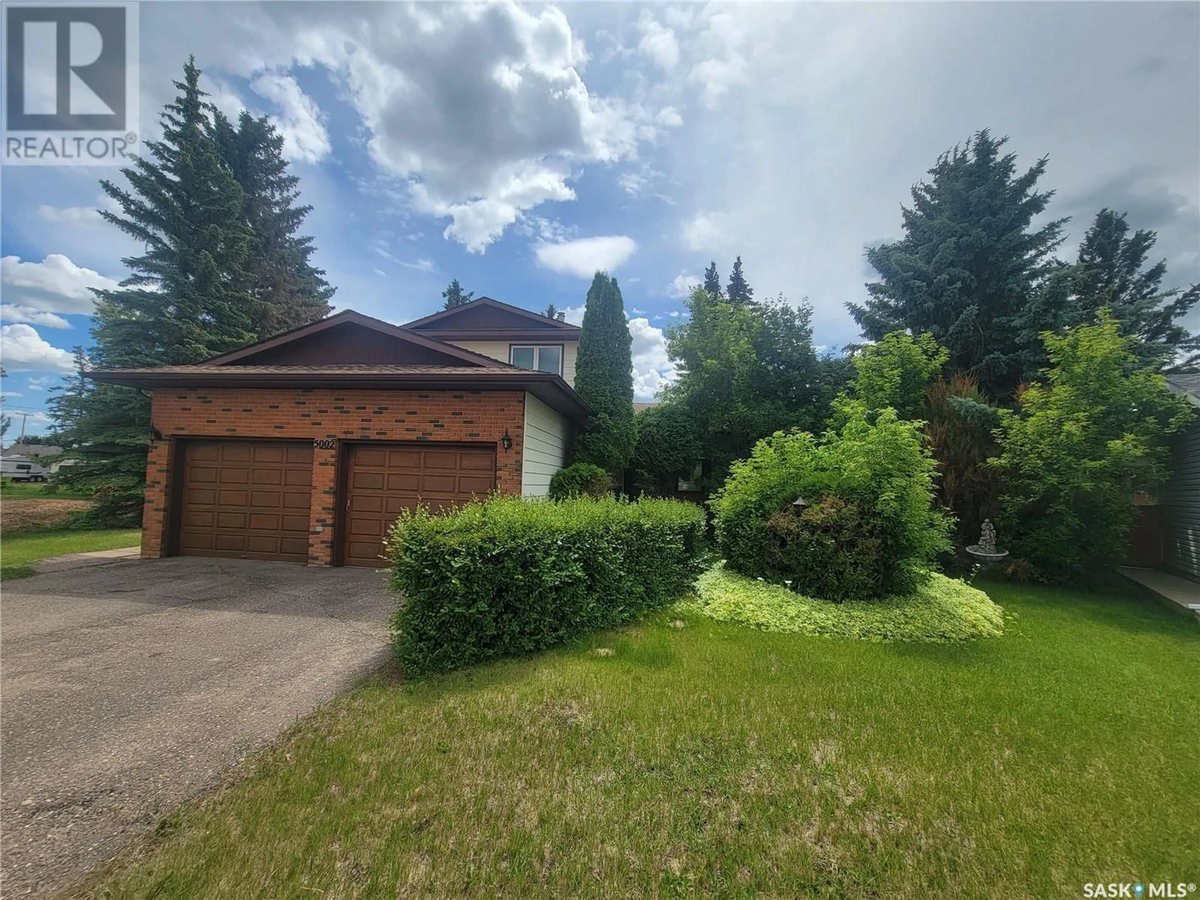 Frontside or backside of a home, the street view for 5002 Post PLACE, Macklin Saskatchewan S0L2C0