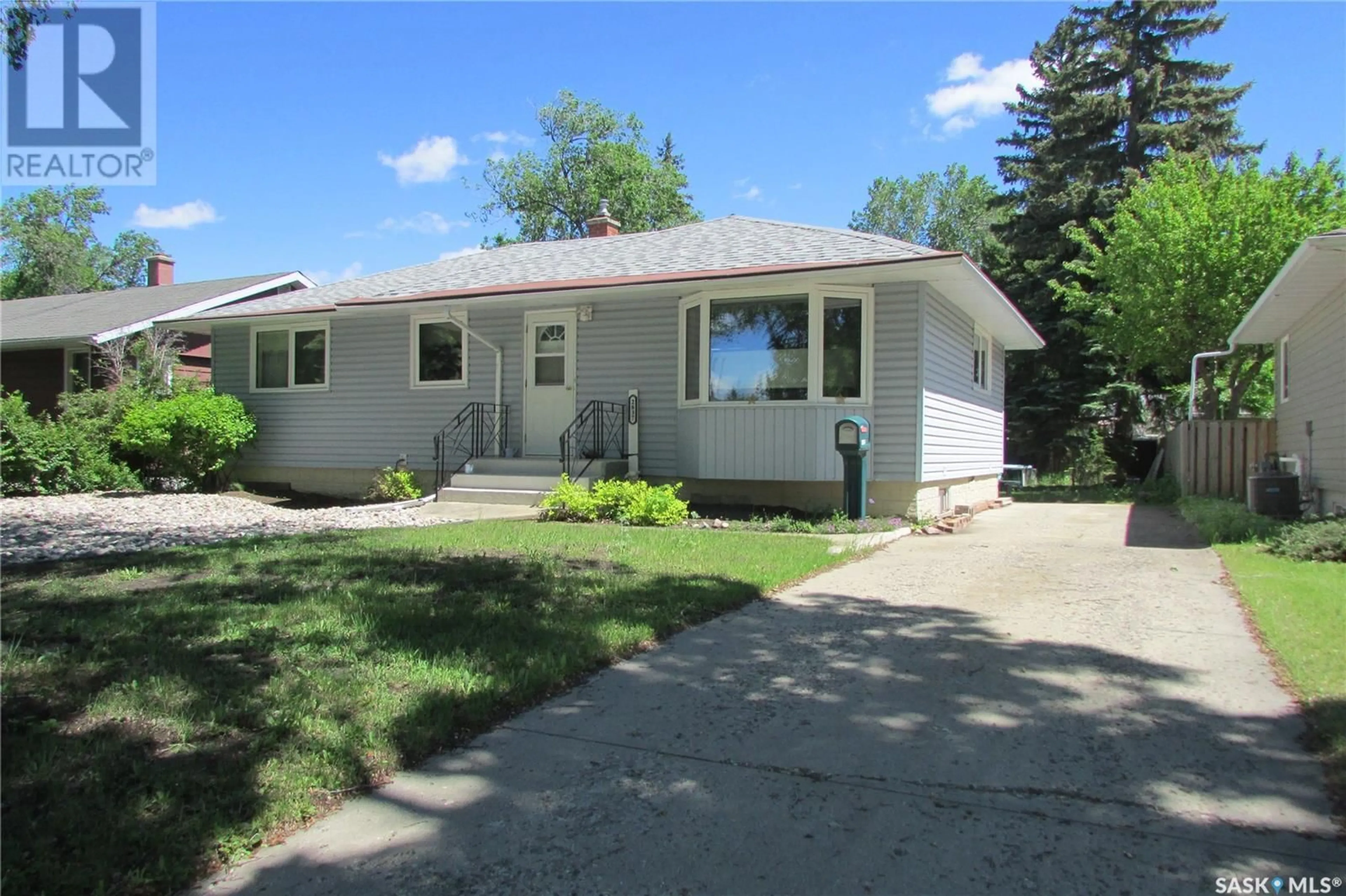 Frontside or backside of a home for 2837 Wascana STREET, Regina Saskatchewan S4S2G7