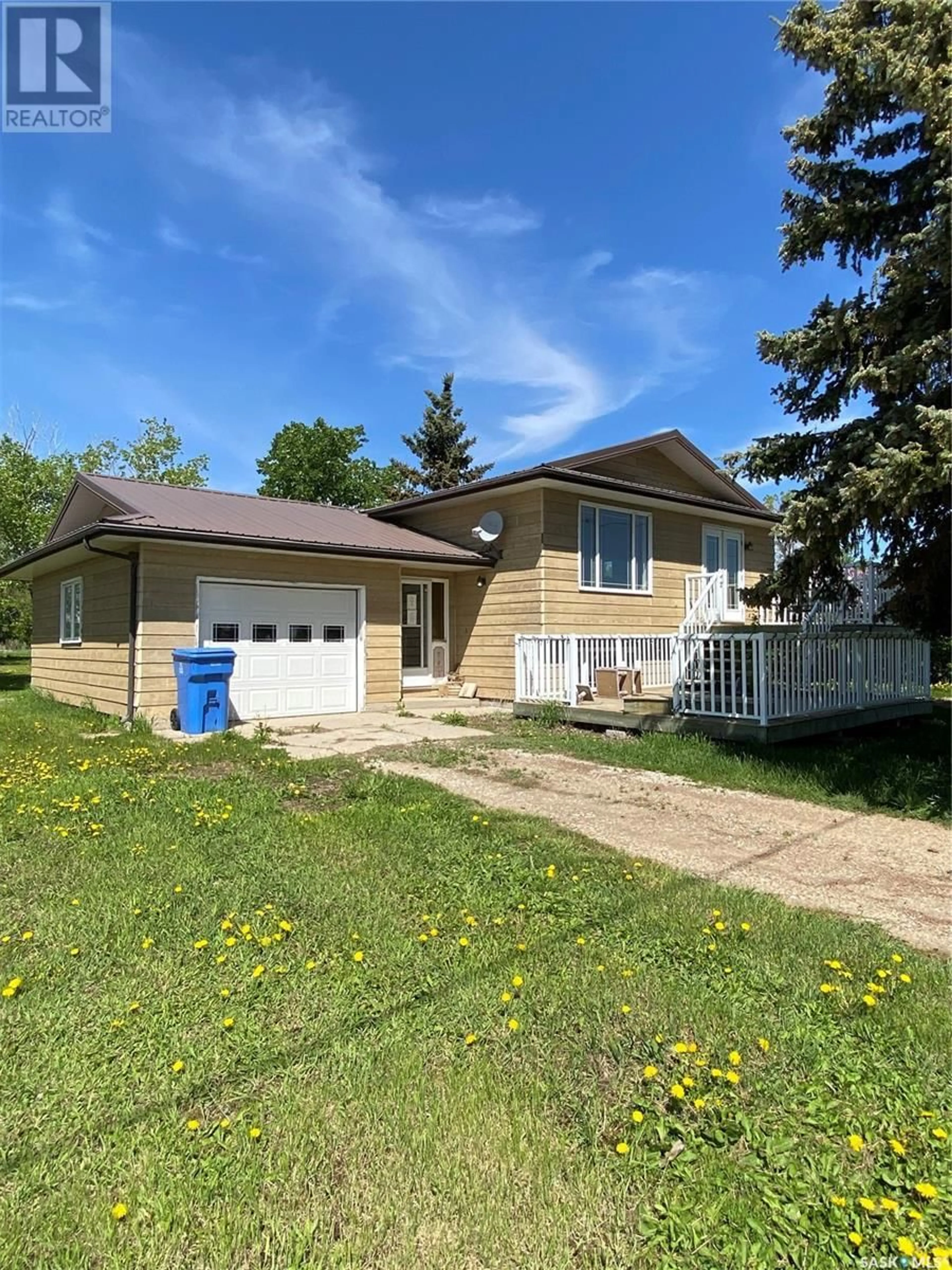 Frontside or backside of a home for 655 Breen AVENUE, Macoun Saskatchewan S0C1P0