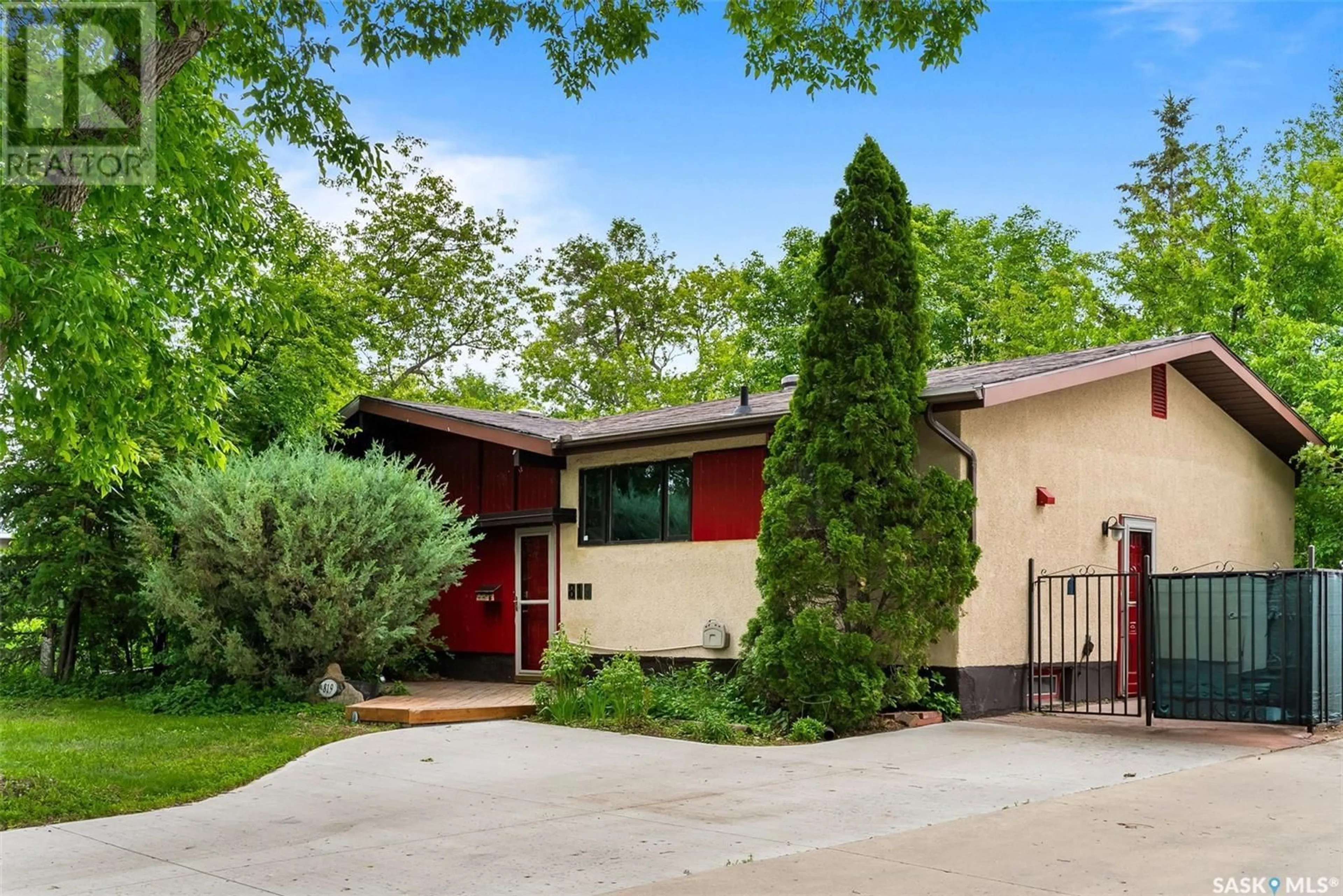 Outside view for 819 Shannon ROAD, Regina Saskatchewan S4S5K1