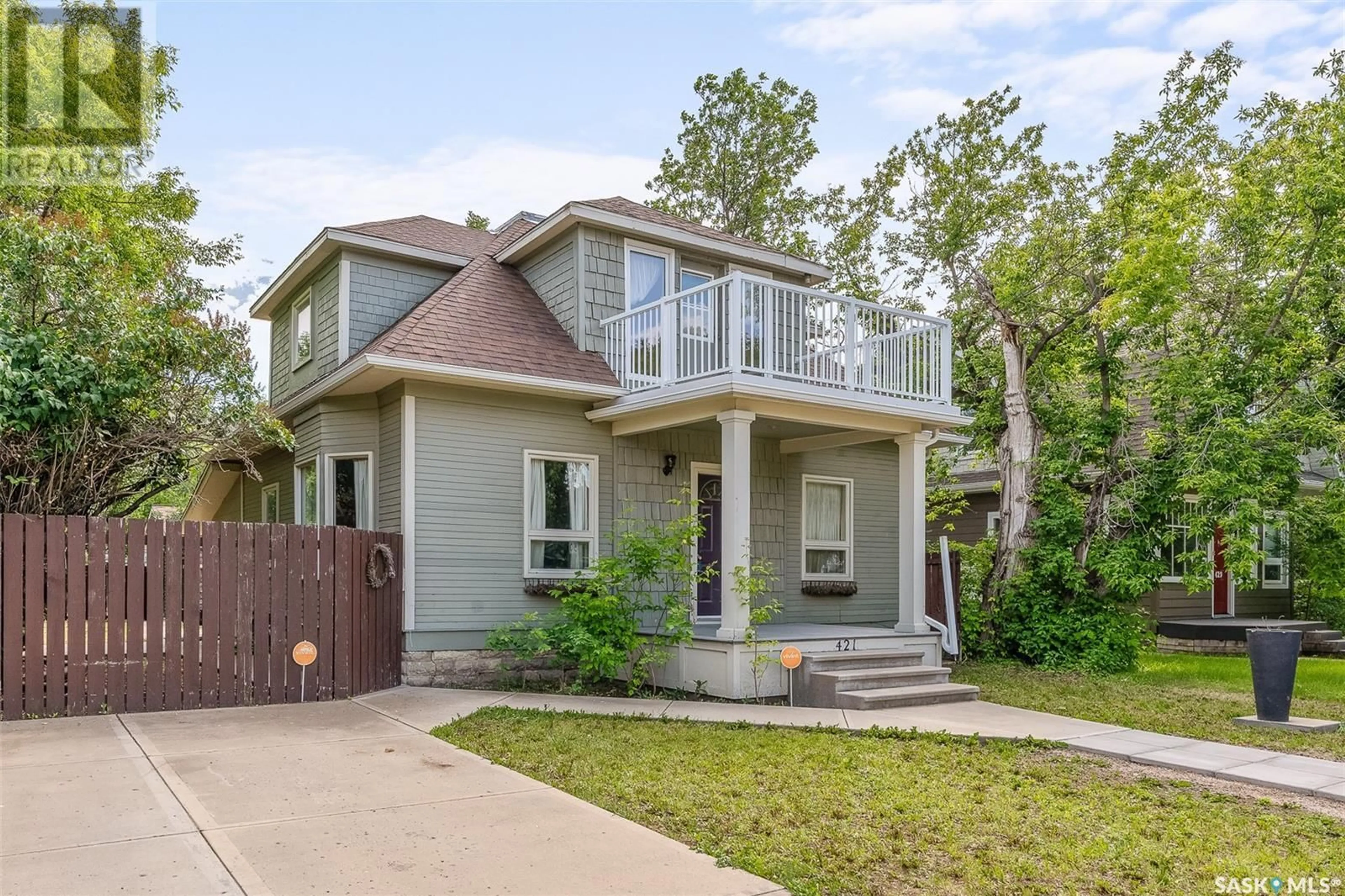 Frontside or backside of a home for 421 Stadacona STREET W, Moose Jaw Saskatchewan S6H1Z7