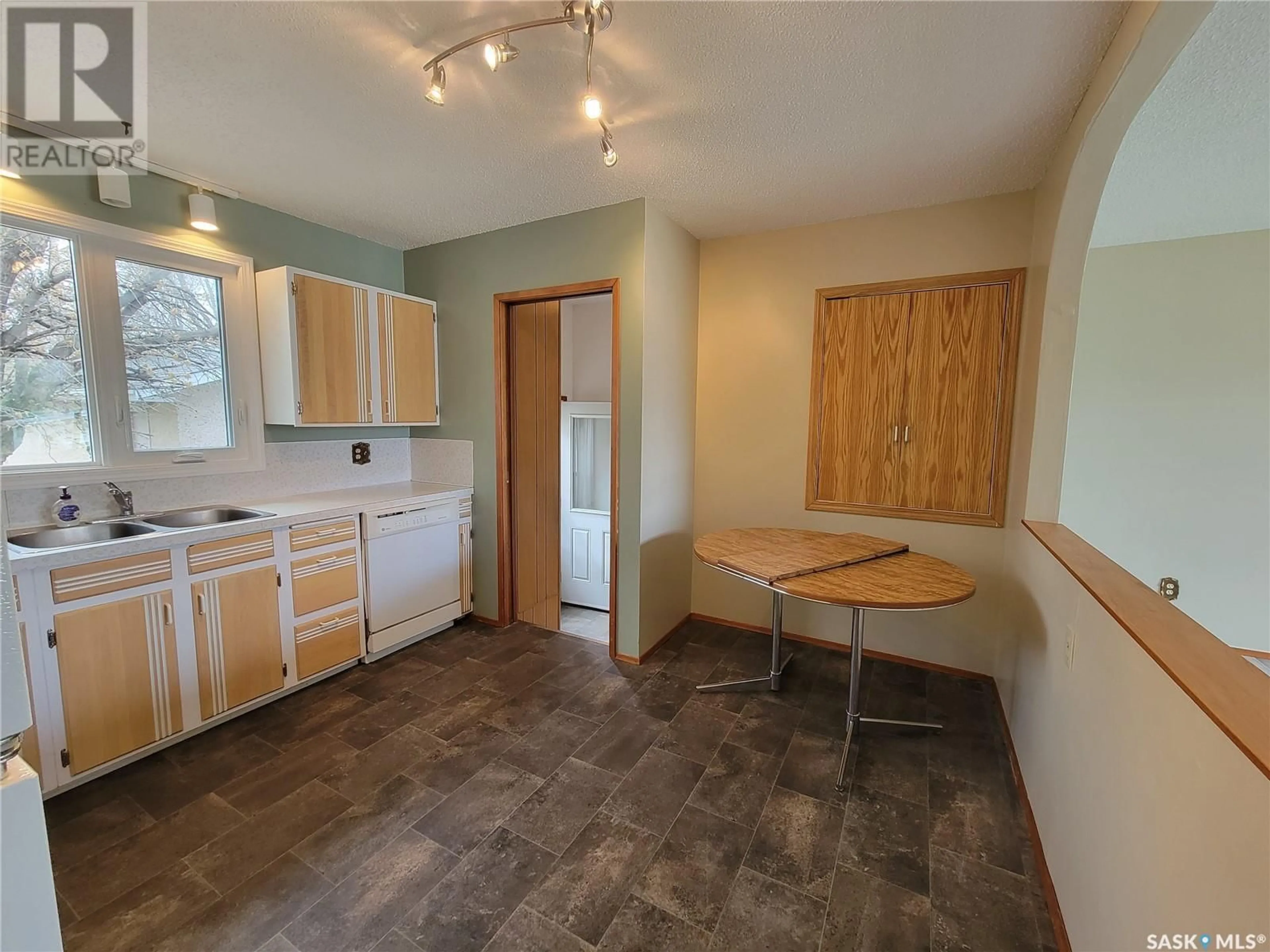 Standard kitchen for 284 6th AVENUE E, Unity Saskatchewan S0K4L0