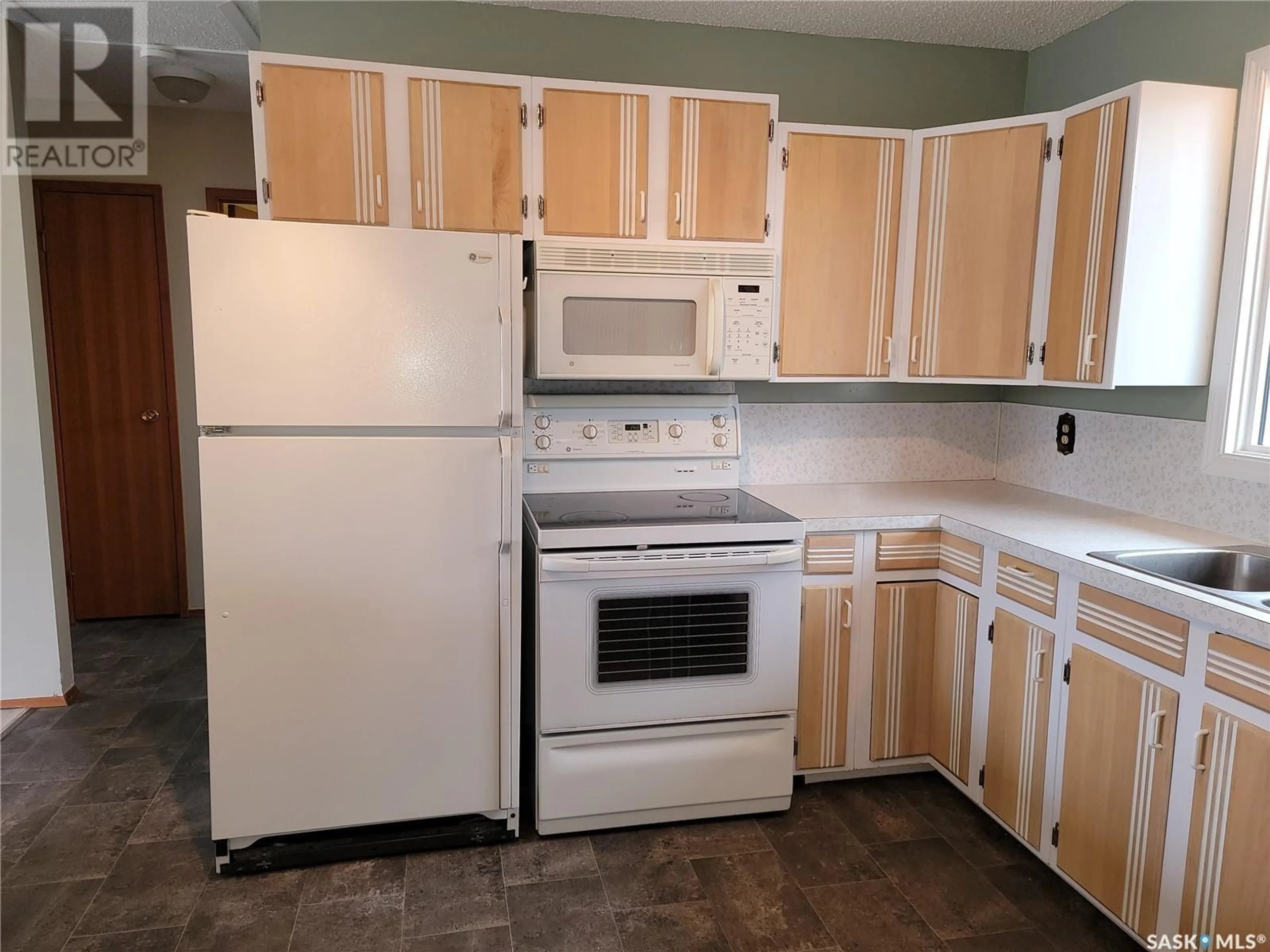 Standard kitchen for 284 6th AVENUE E, Unity Saskatchewan S0K4L0