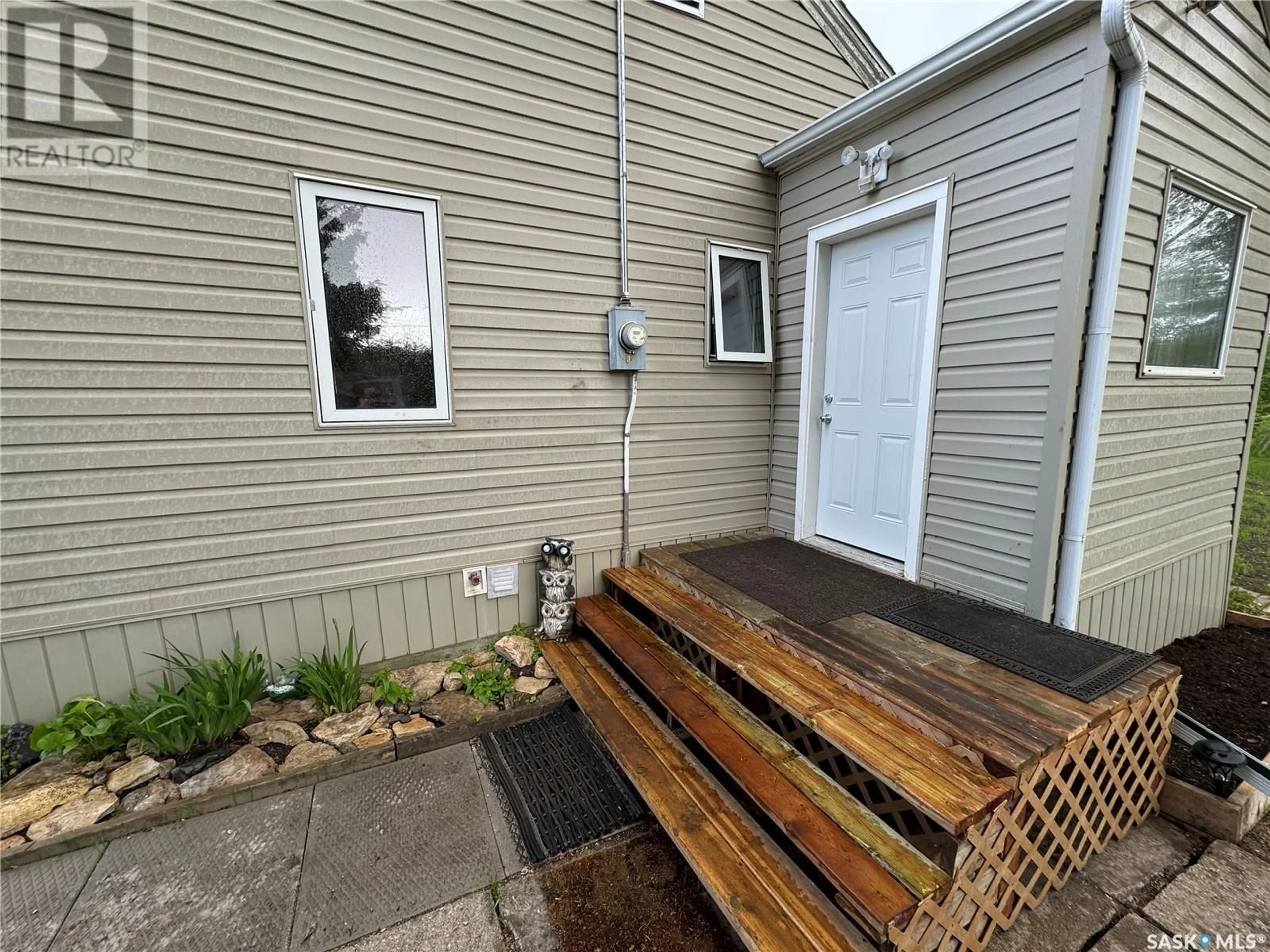 Patio for 12 3rd STREET E, Hyas Saskatchewan S0A1K0