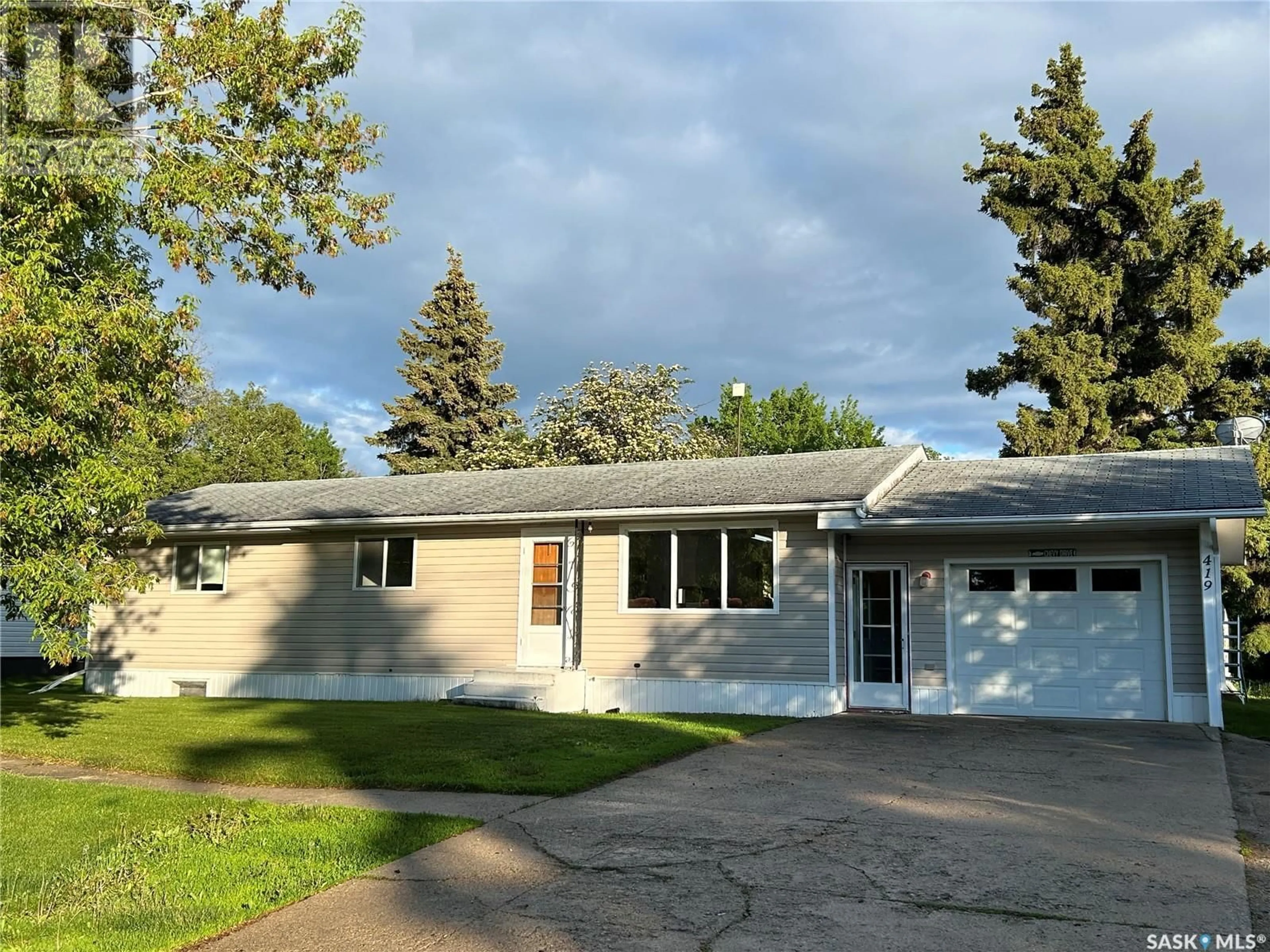 Frontside or backside of a home for 419 Centre STREET, Middle Lake Saskatchewan S0K2X0