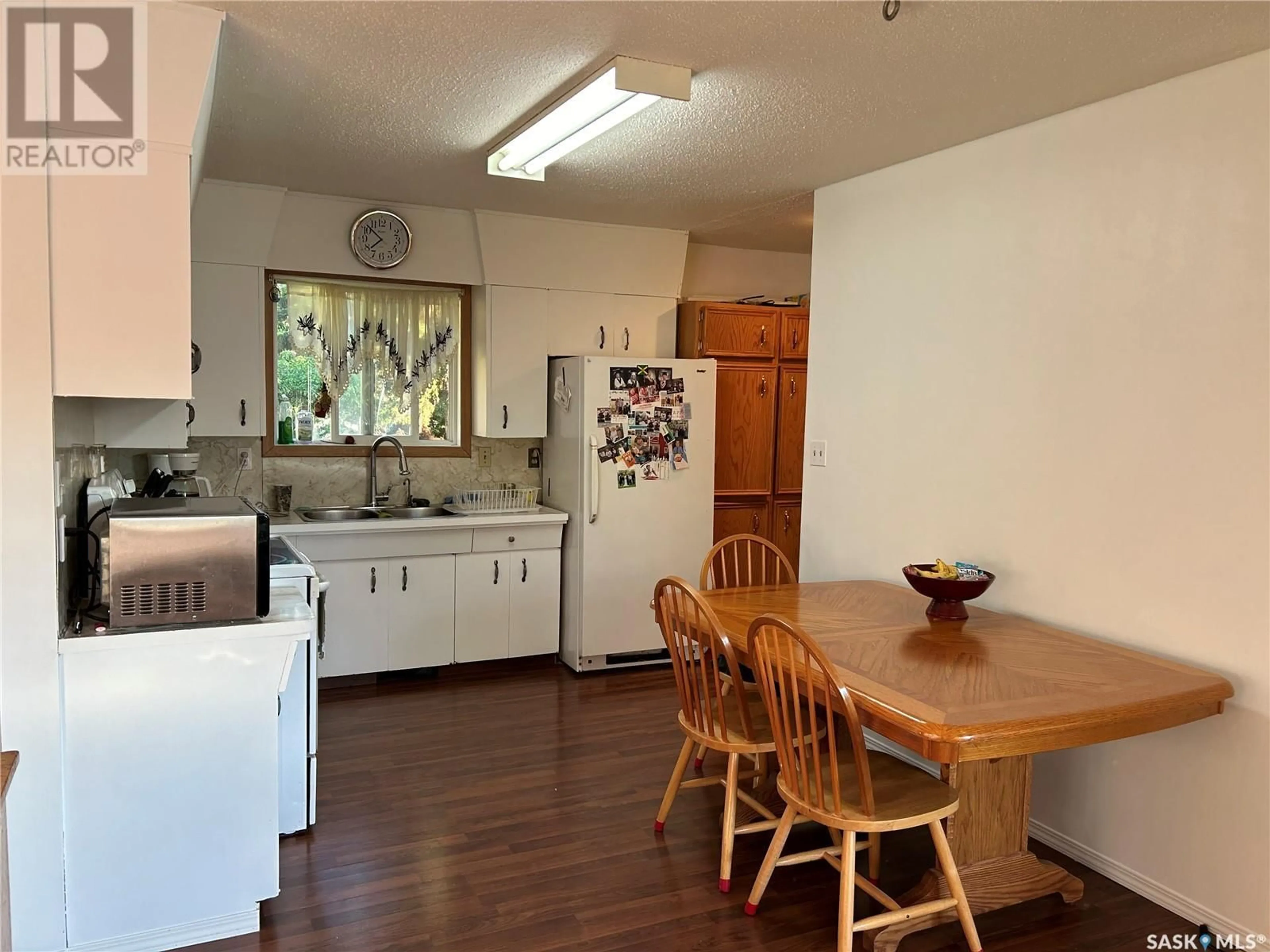 Standard kitchen, wood floors, cottage for 419 Centre STREET, Middle Lake Saskatchewan S0K2X0