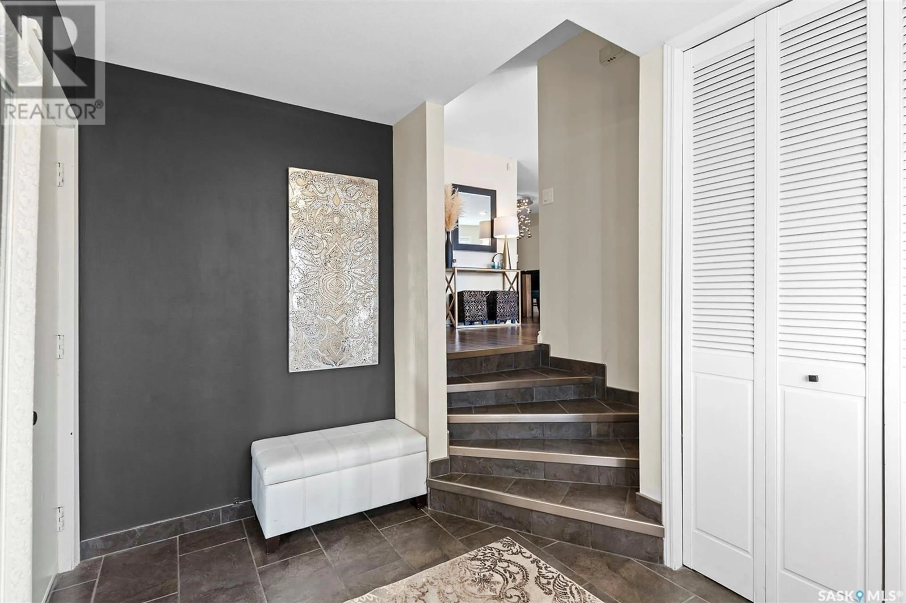 Indoor entryway for 123 Saguenay DRIVE, Saskatoon Saskatchewan S7K4M8