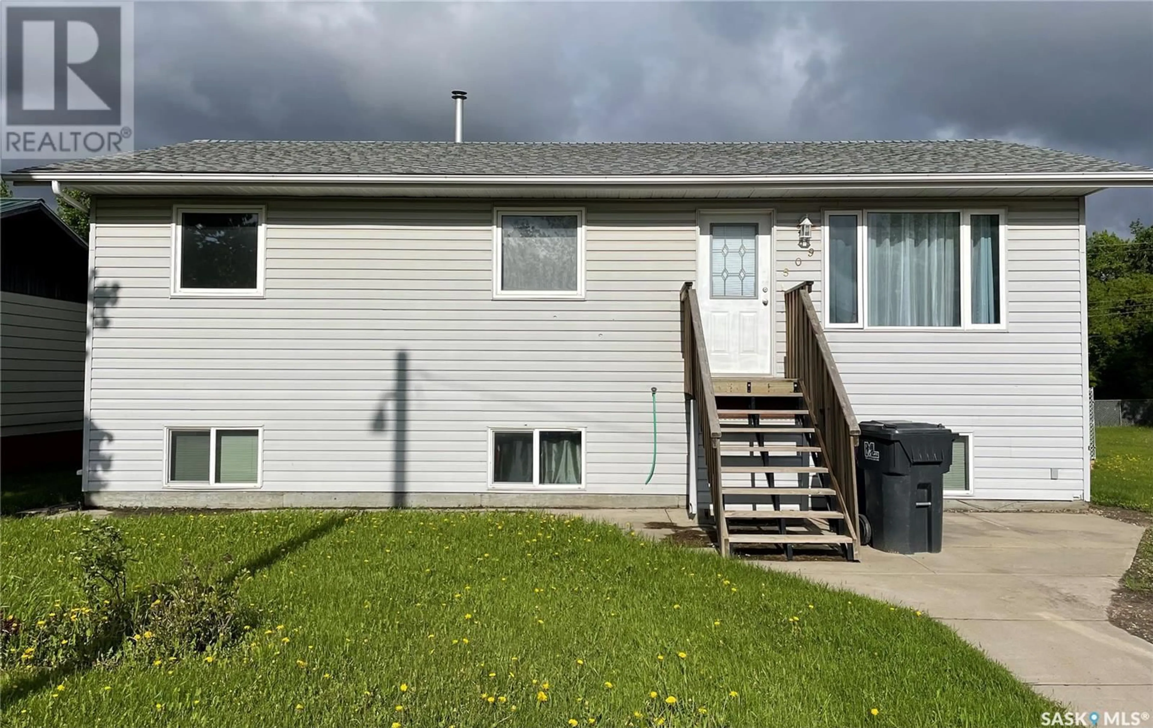 A pic from exterior of the house or condo for 509 3rd STREET E, Meadow Lake Saskatchewan S9X1G6