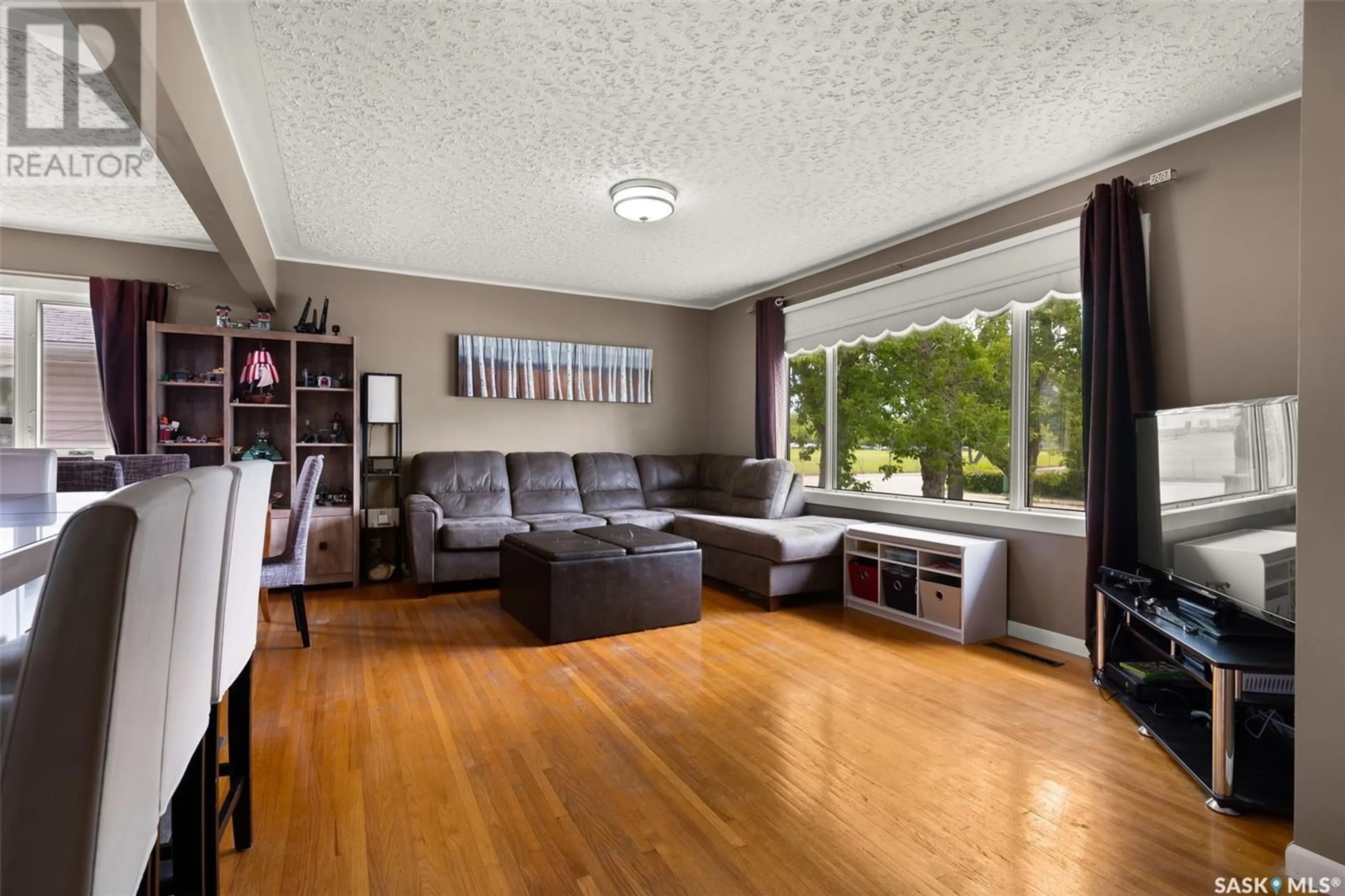 Living room for 5306 5th AVENUE, Regina Saskatchewan S4T0M4