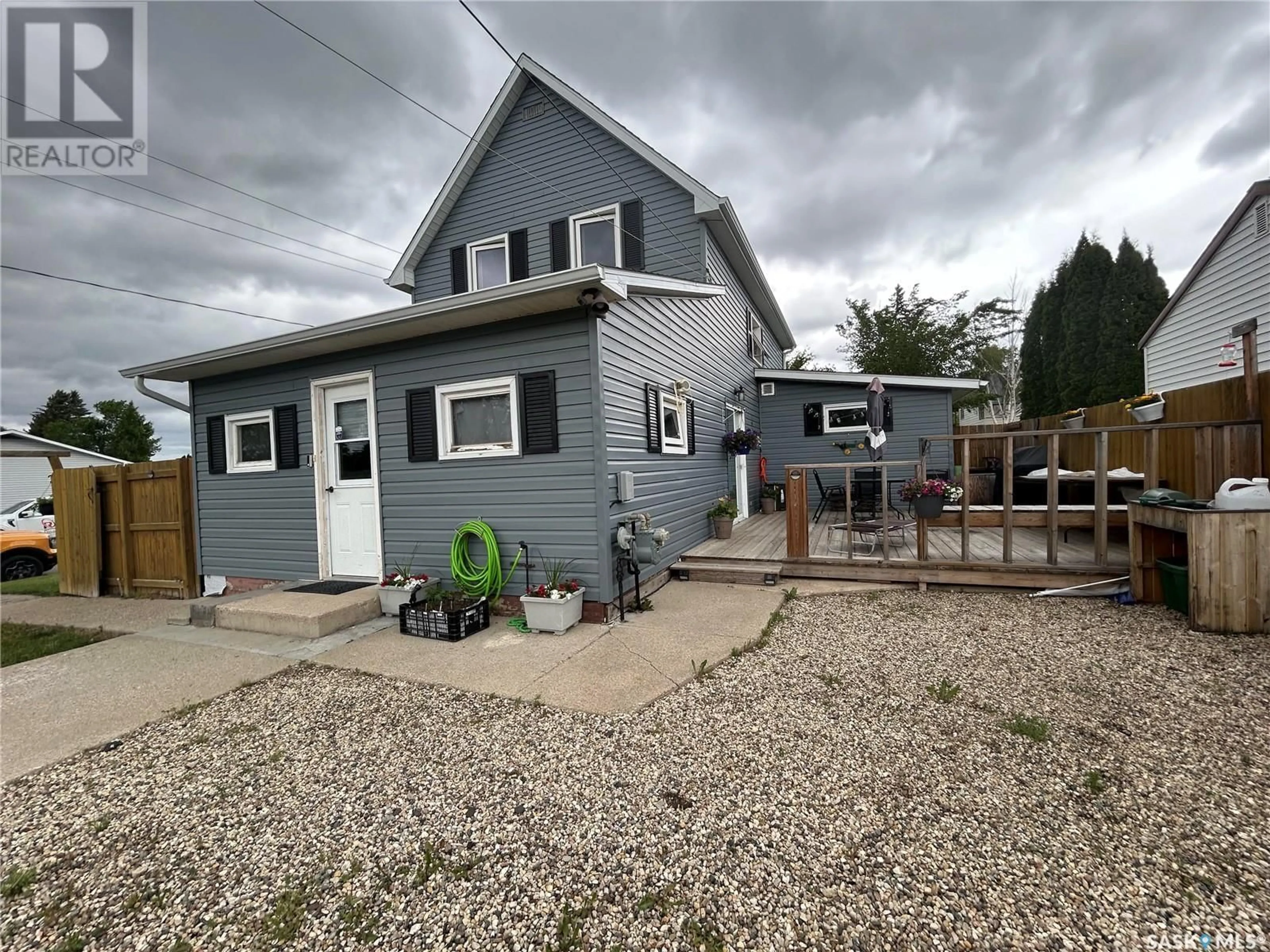 Frontside or backside of a home for 301 8th AVENUE E, Melville Saskatchewan S0A2P0