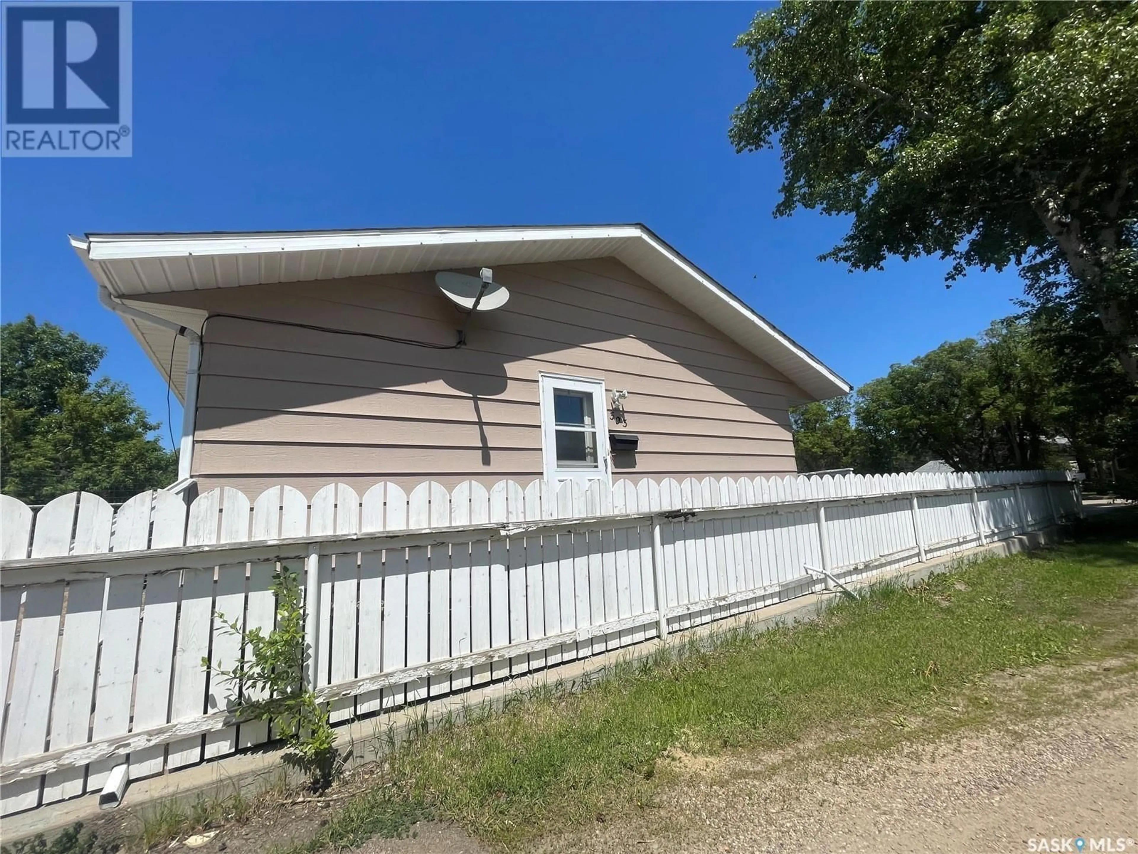 Frontside or backside of a home, the front or back of building for 303 21 HIGHWAY S, Maple Creek Saskatchewan S0N1N0