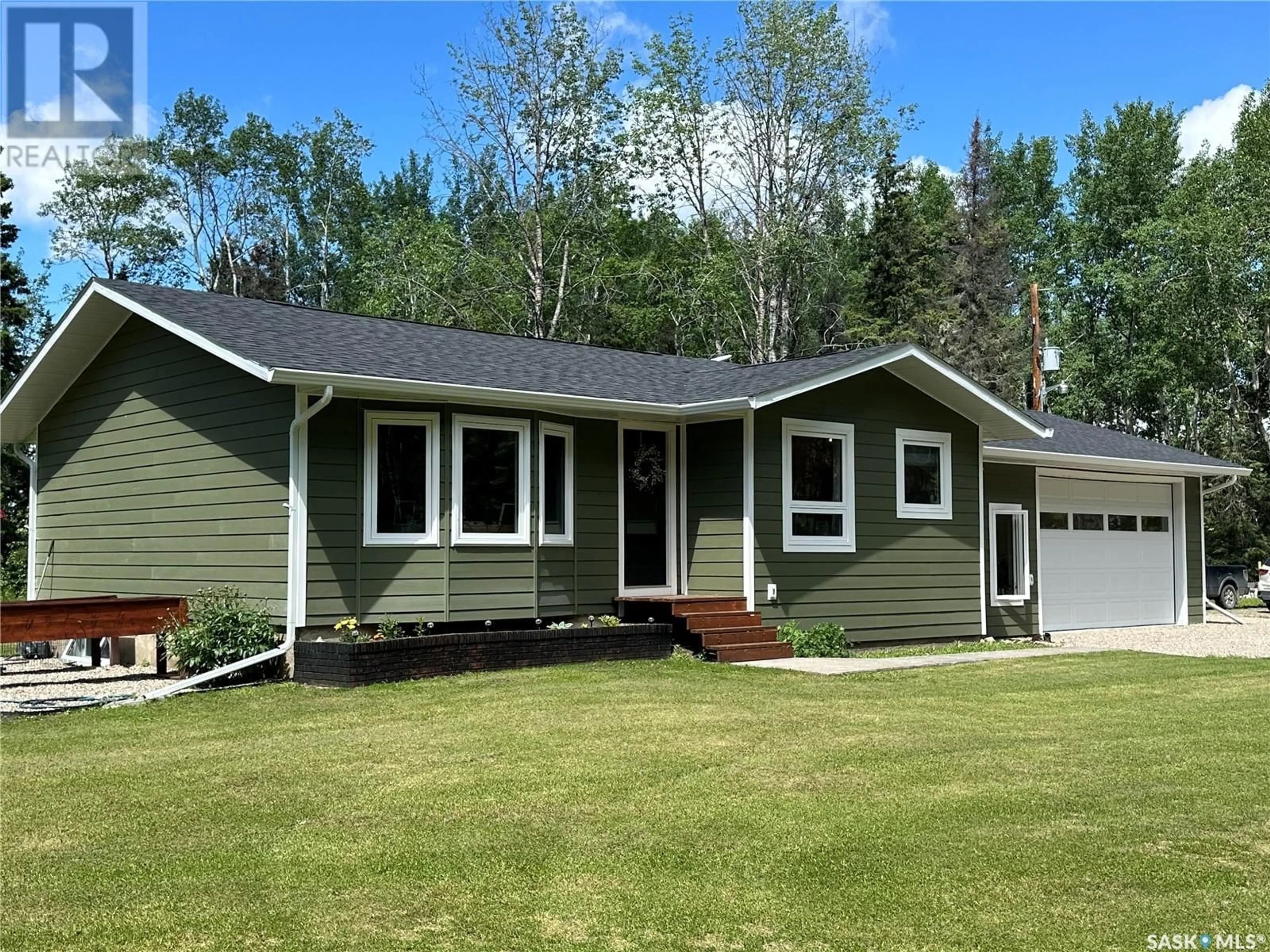 Home with vinyl exterior material for R.M. of Torch River Acreage, Torch River Rm No. 488 Saskatchewan S0J2H0