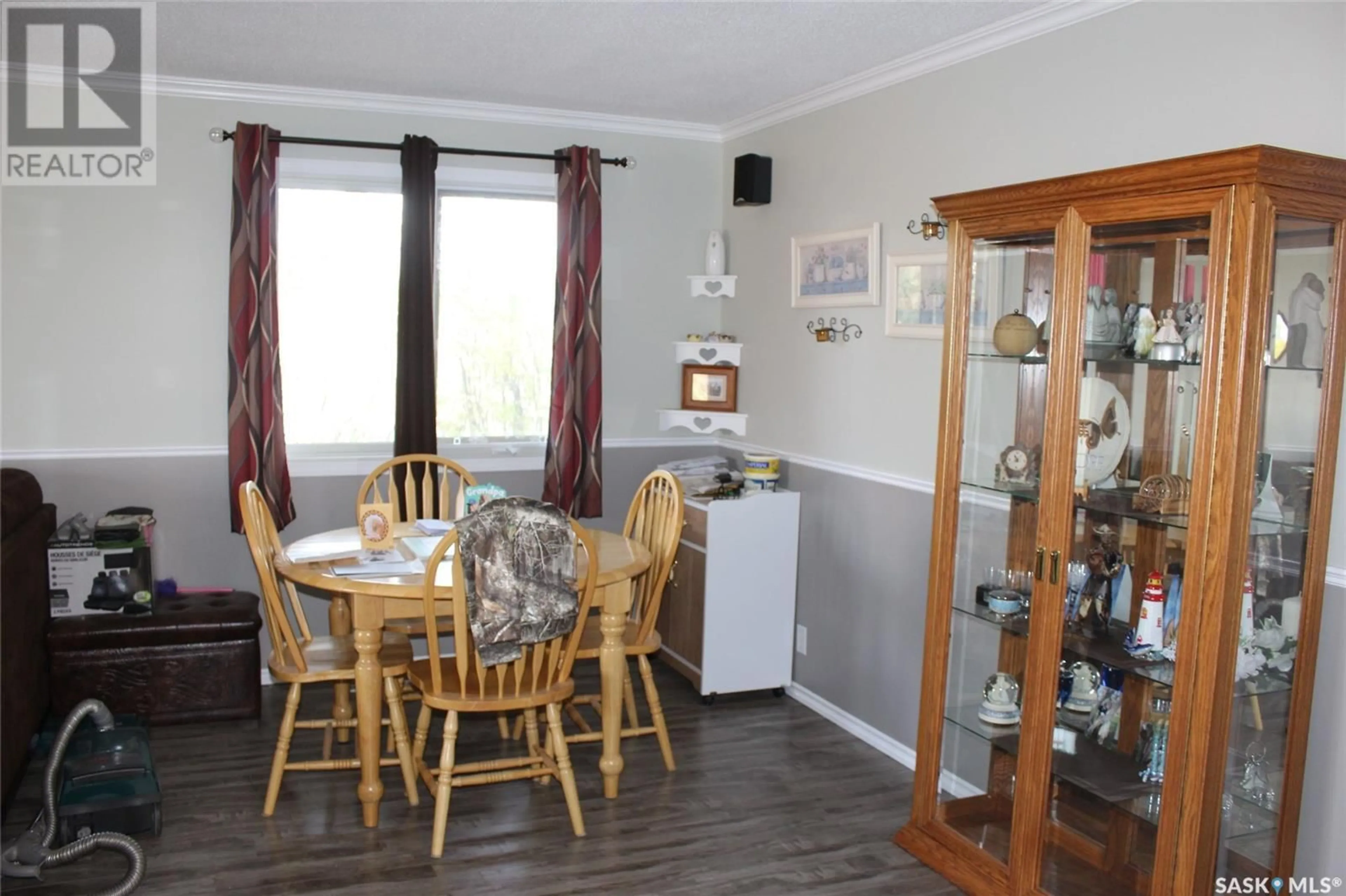 Dining room for 114-116 1st STREET E, Climax Saskatchewan S0N0N0