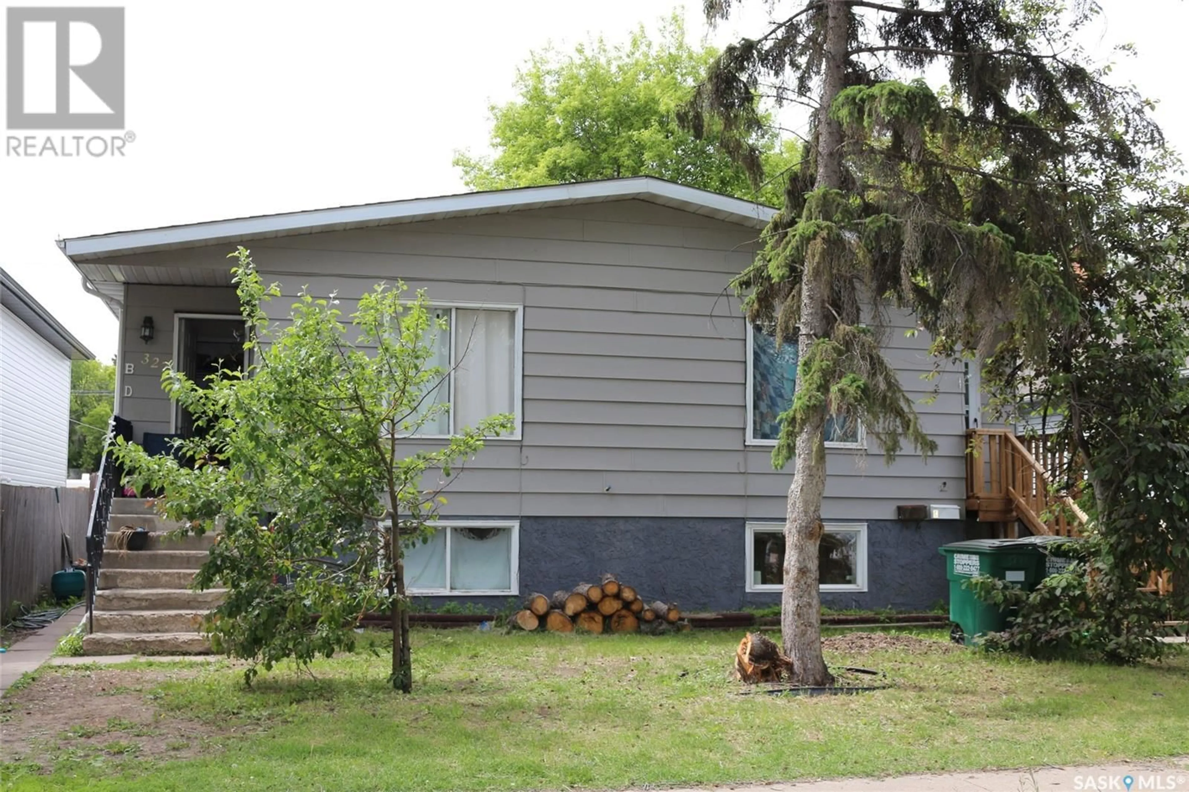 A pic from exterior of the house or condo for 327 S AVENUE S, Saskatoon Saskatchewan S7M3A1