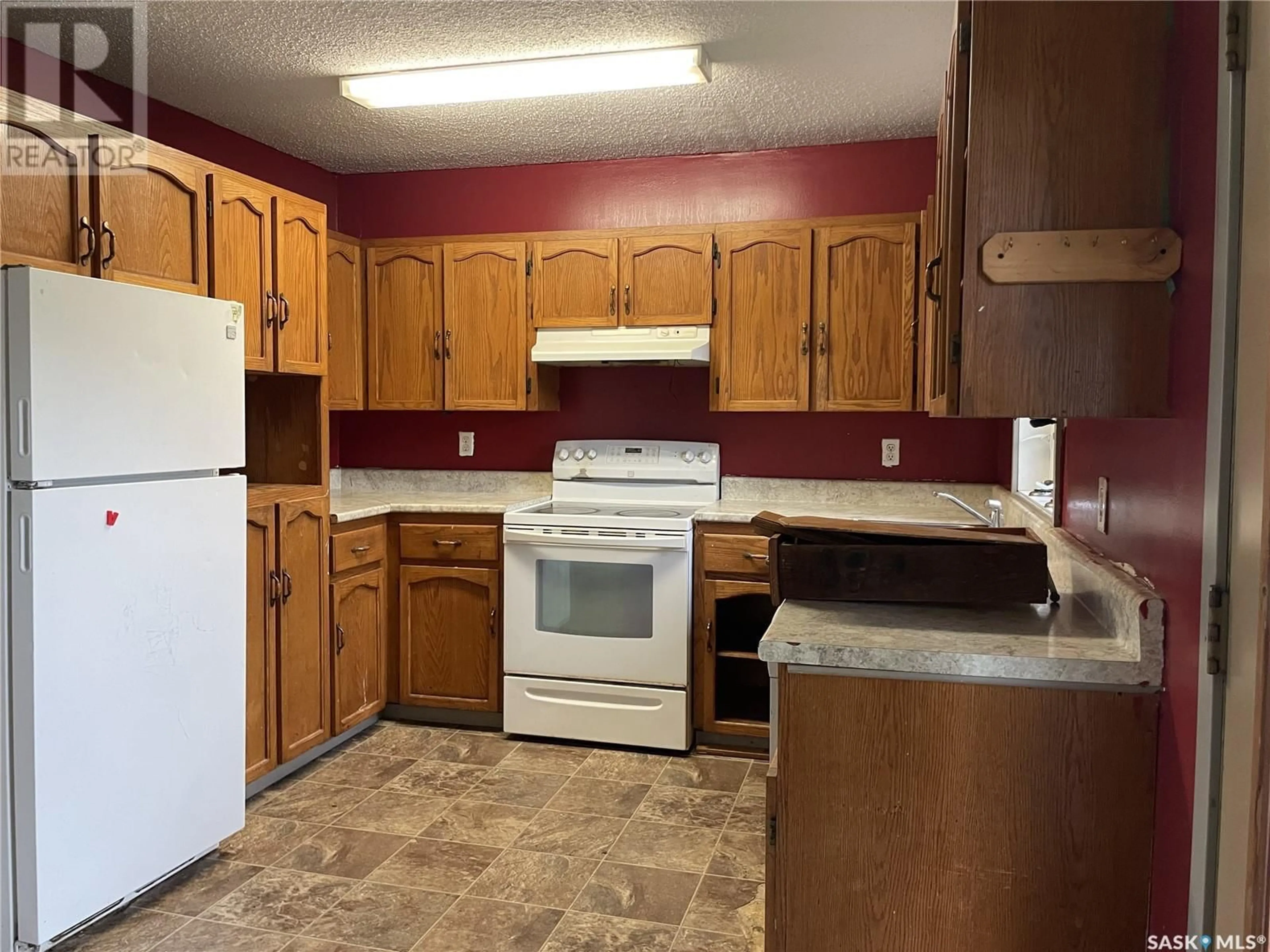 Standard kitchen for 303 8th AVENUE E, Meadow Lake Saskatchewan S9X1G9