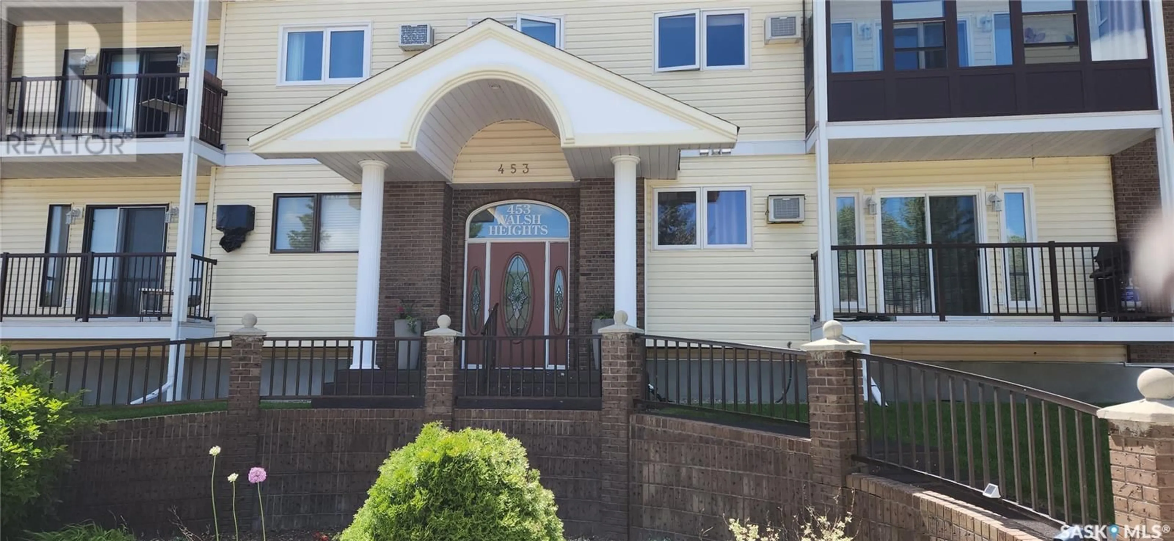 Indoor entryway for 207 - 453 WALSH TRAIL, Swift Current Saskatchewan S9H4Z8