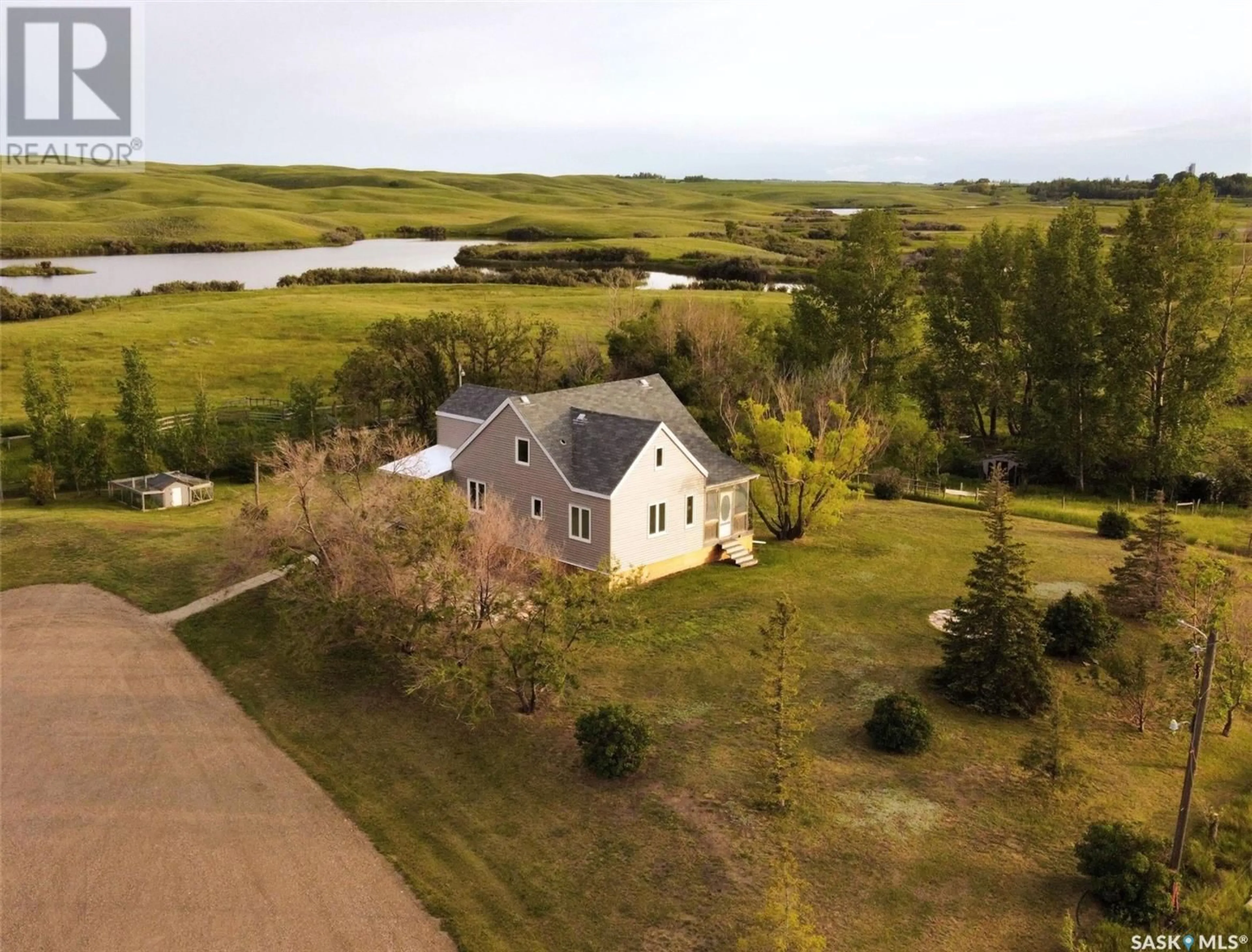 Cottage for Hilltop Acreage, Swift Current Rm No. 137 Saskatchewan S0G5A0